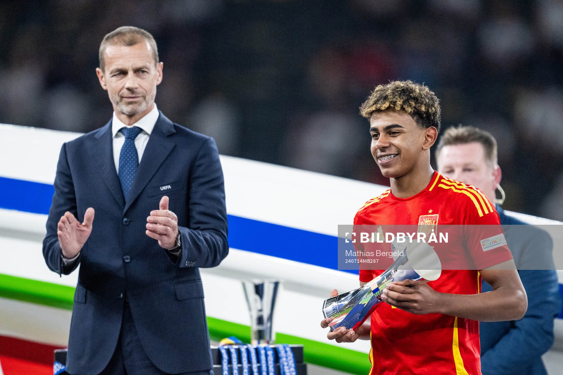 Lamine Yamal of Spain poses with the Best Young Player of