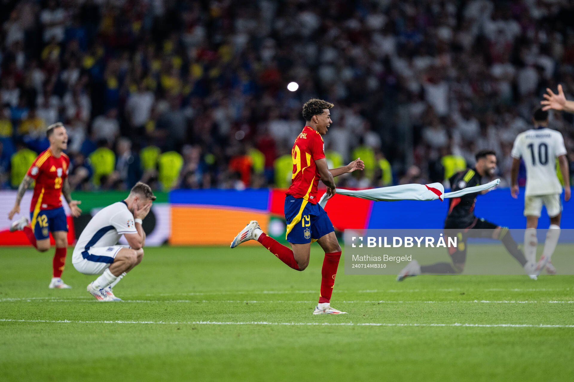 Lamine Yamal of Spain celebrates