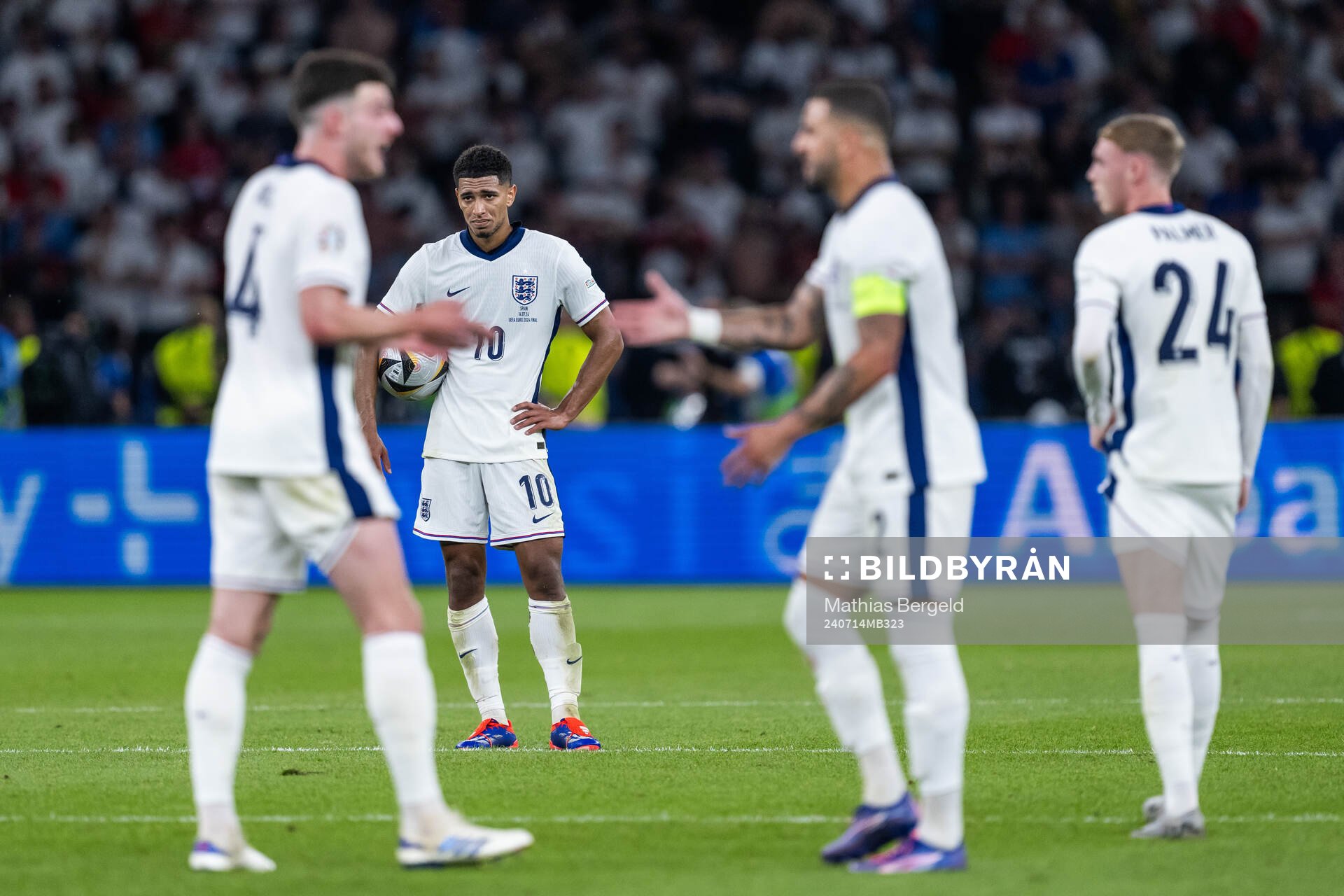 Jude Bellingham of England looks dejected