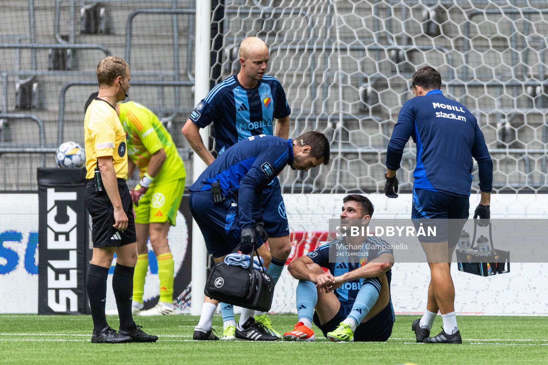Djurgårdens Besard Sabovic har ont