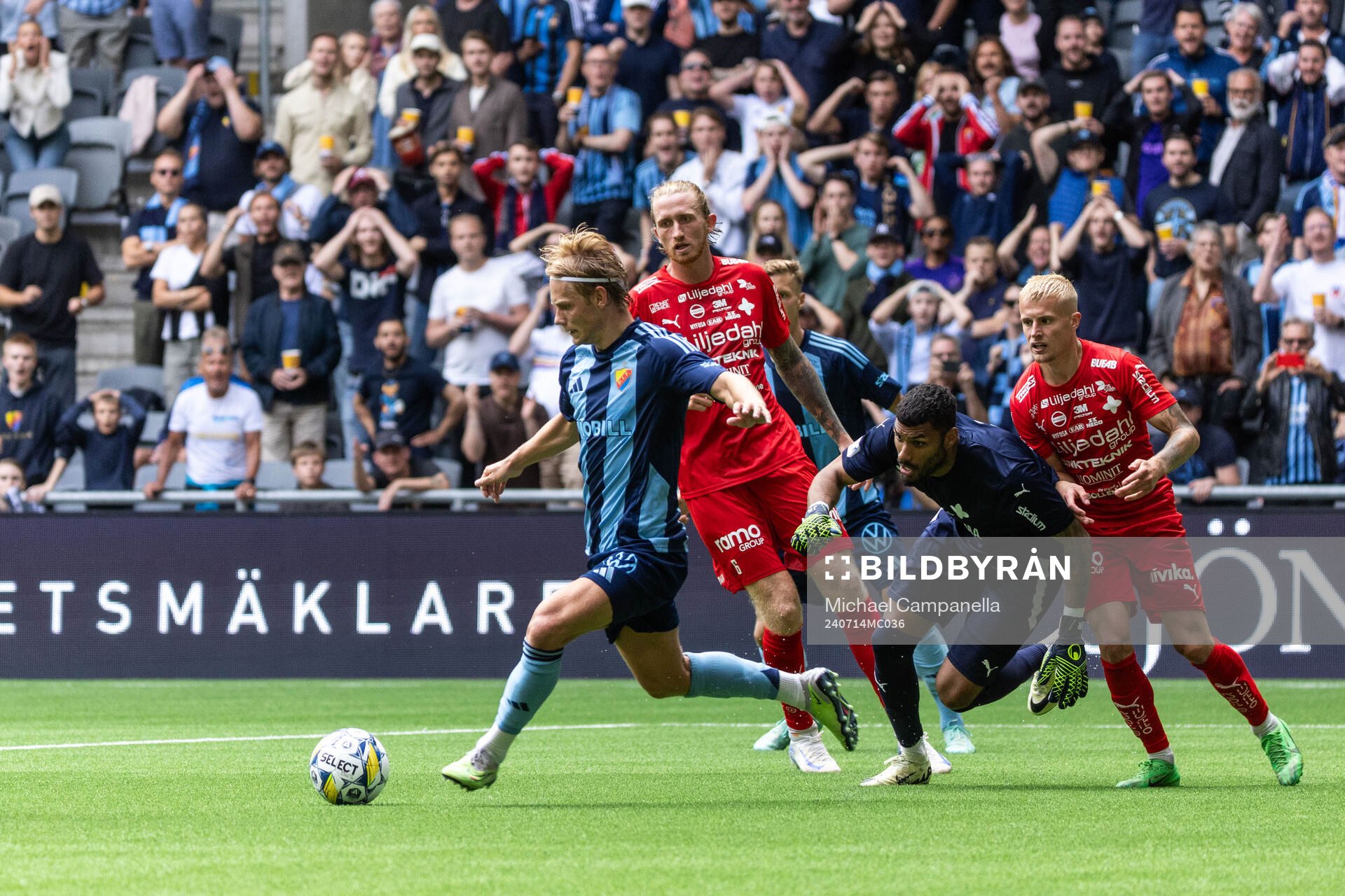 Djurgårdens Tobias Gulliksen mot Värnamos Hampus