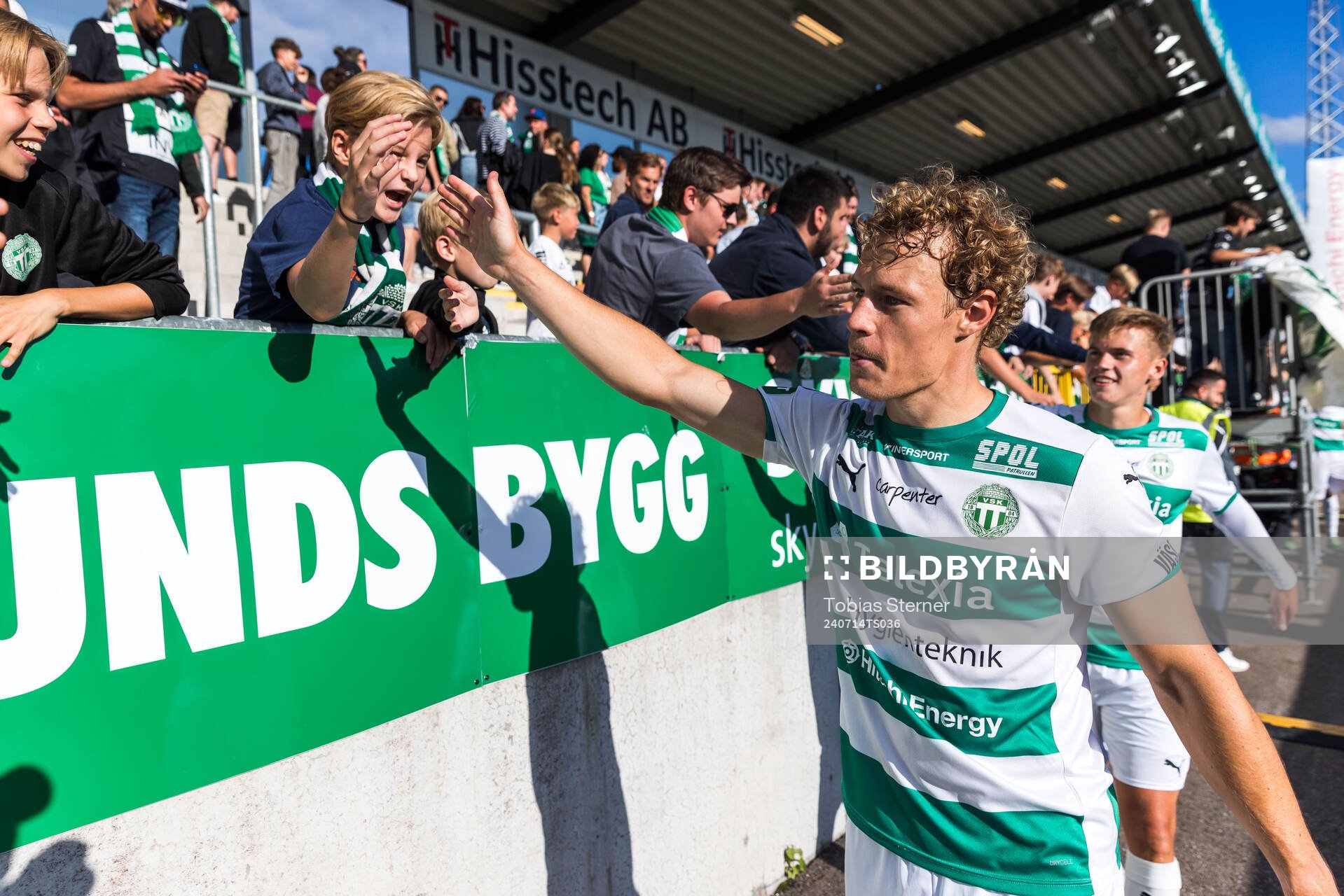 Västerås Herman Magnusson jublar efter fotbollsmatchen i Allsvenskan mellan Västerås och IFK Norrköping den 14 juli 2024 i Västerås.