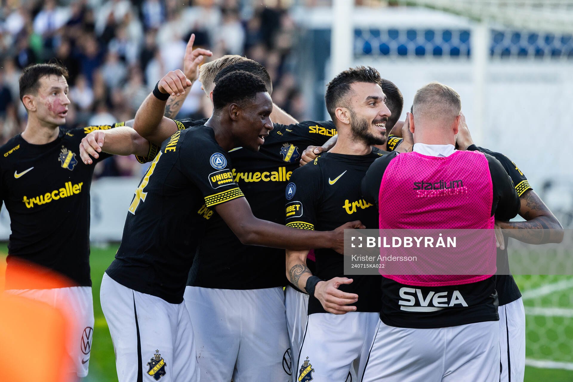 AIKs Ioannis Pittas jublar med lagkamrater