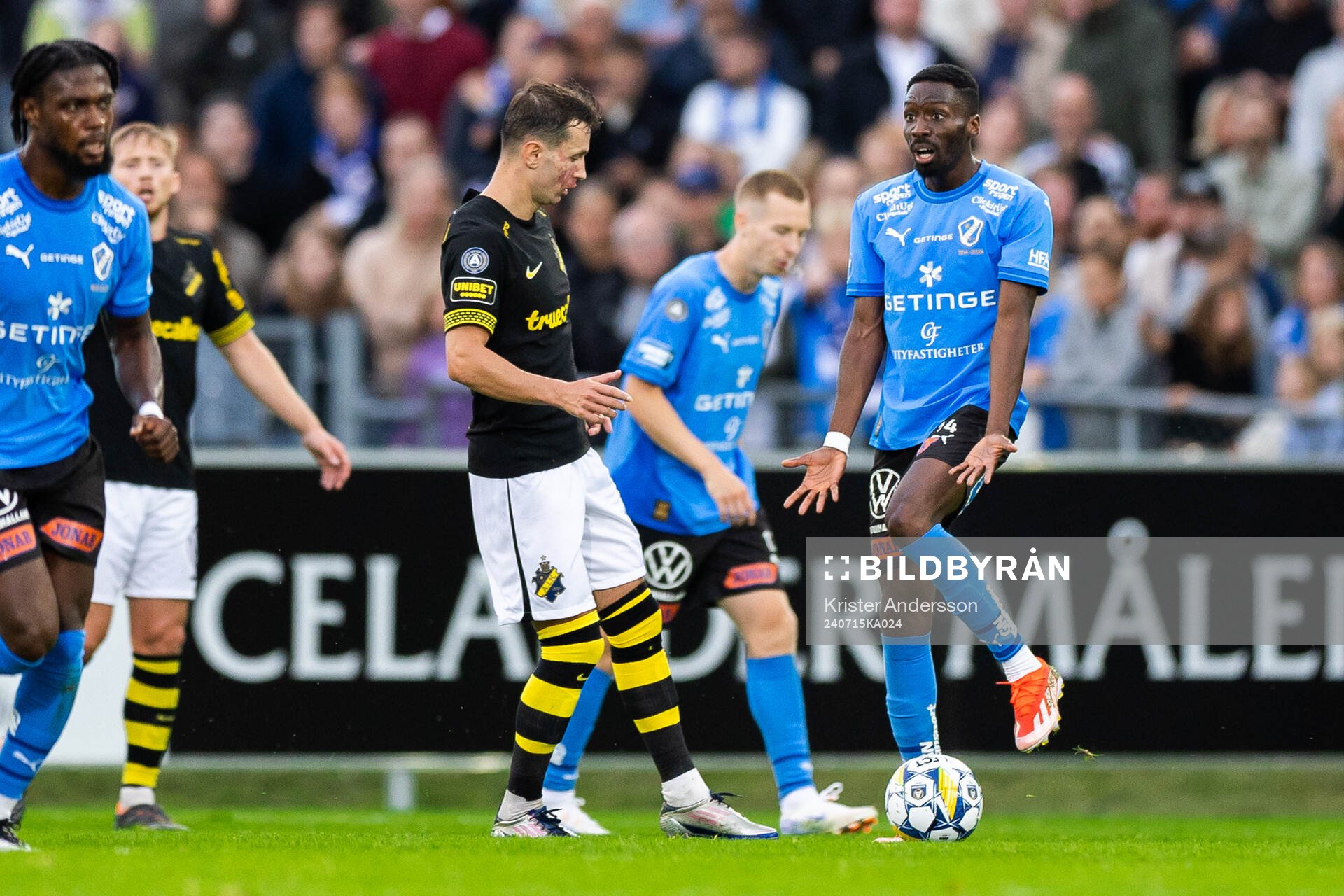 Halmstads Blair Sebastian Turgott reagerar