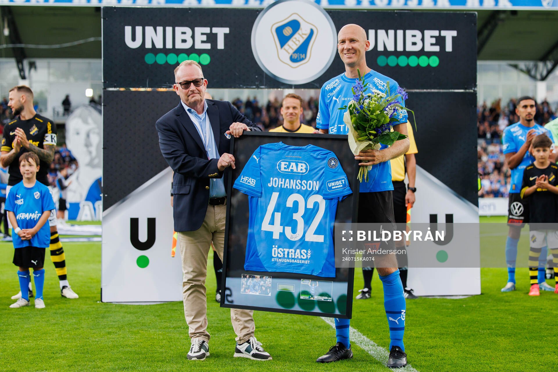 Halmstads ordförande Pelle Nilsson och Andreas Johansson inför fotbollsmatchen i Allsvenskan mellan Halmstad och AIK den 15 juli 2024 i Halmstad.