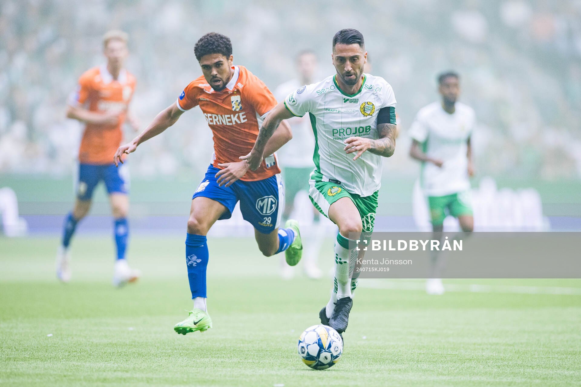 Hammarbys Nahir Besara och IFK Göteborgs Thomas Santos