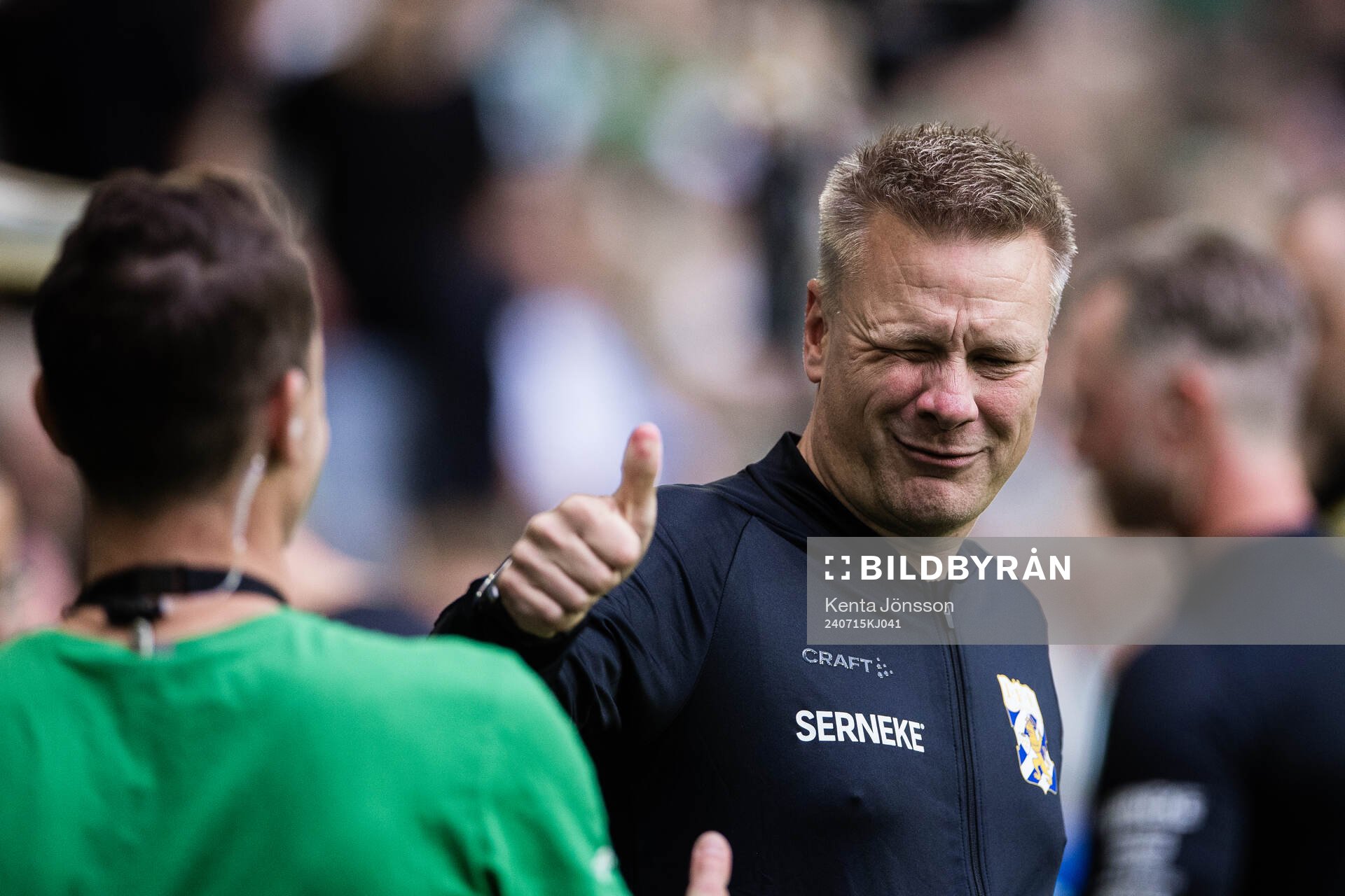 IFK Göteborgs tränare Stefan Billborn gör tummen upp