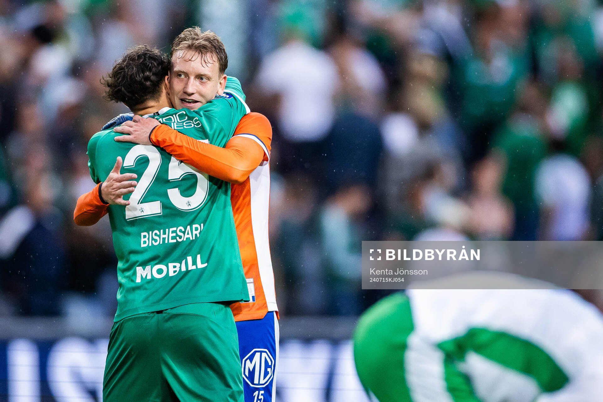 IFK Göteborgs Elis Bishesari och Sebastian Hausner jublar