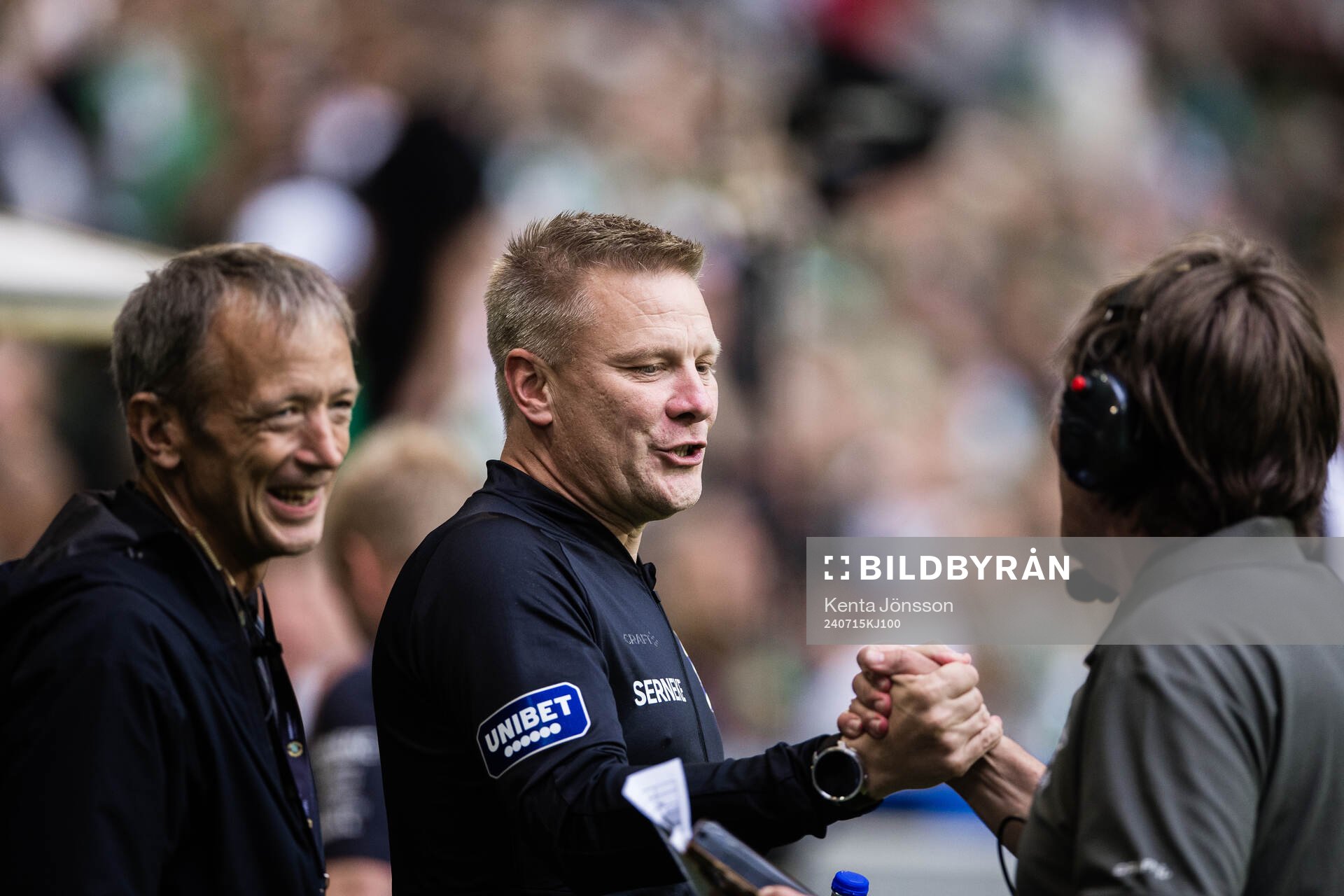 IFK Göteborgs tränare Stefan Billborn hälsar på bekanta