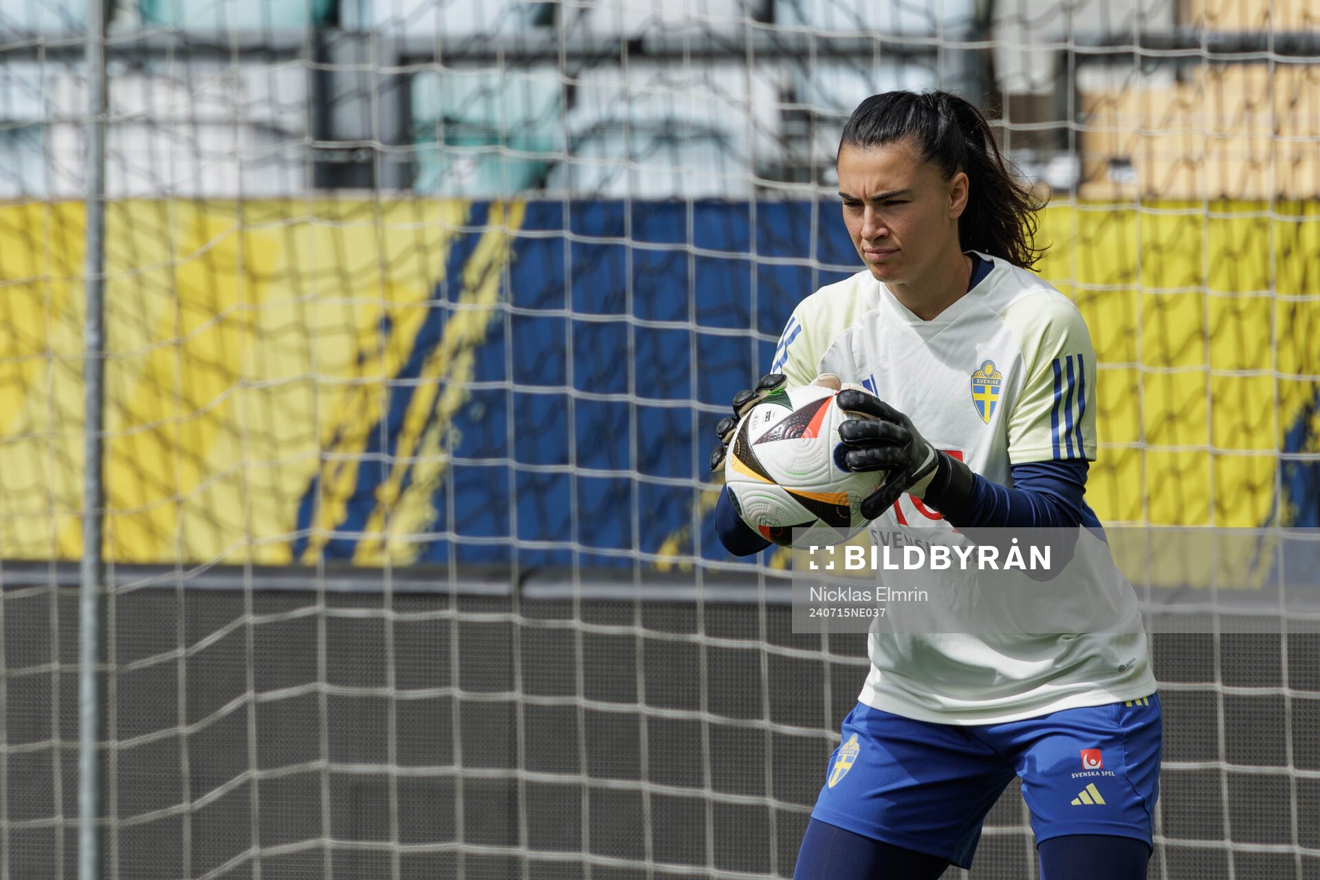målvakt Zecira Musovic of the Swedish women's national