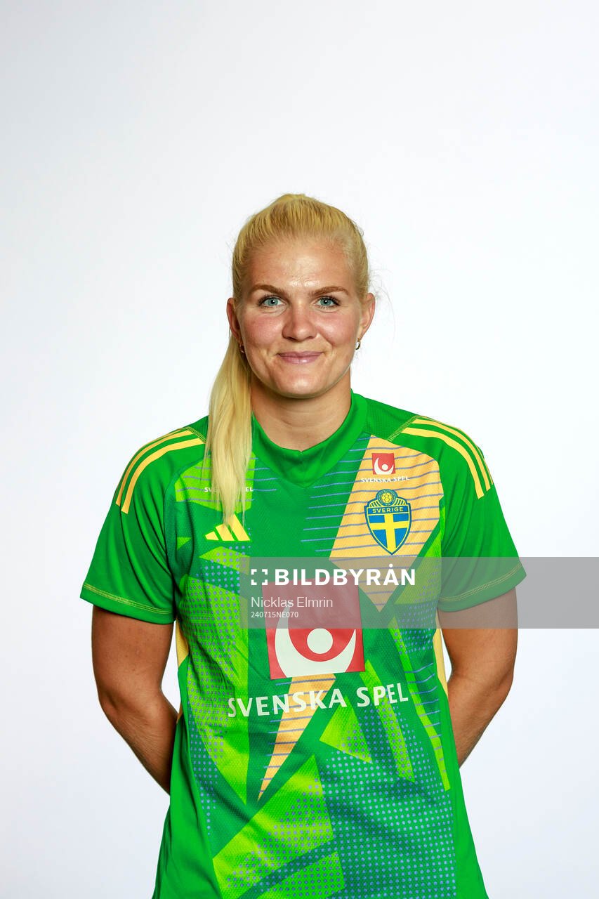 målvakt Emma Holmgren of the Swedish women's national