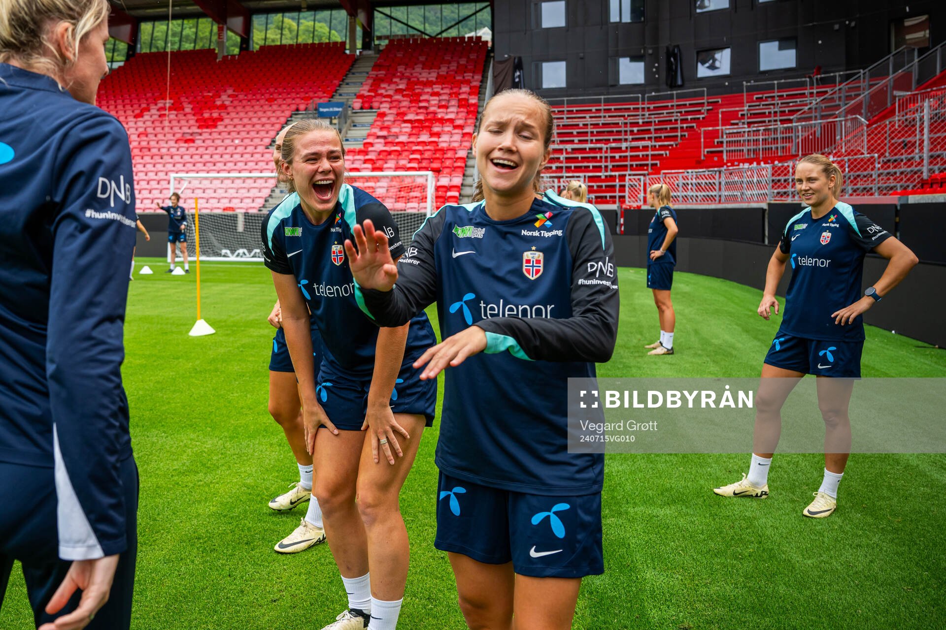 Marthine Østenstad, Guro Reiten and Lisa Naalsund of the