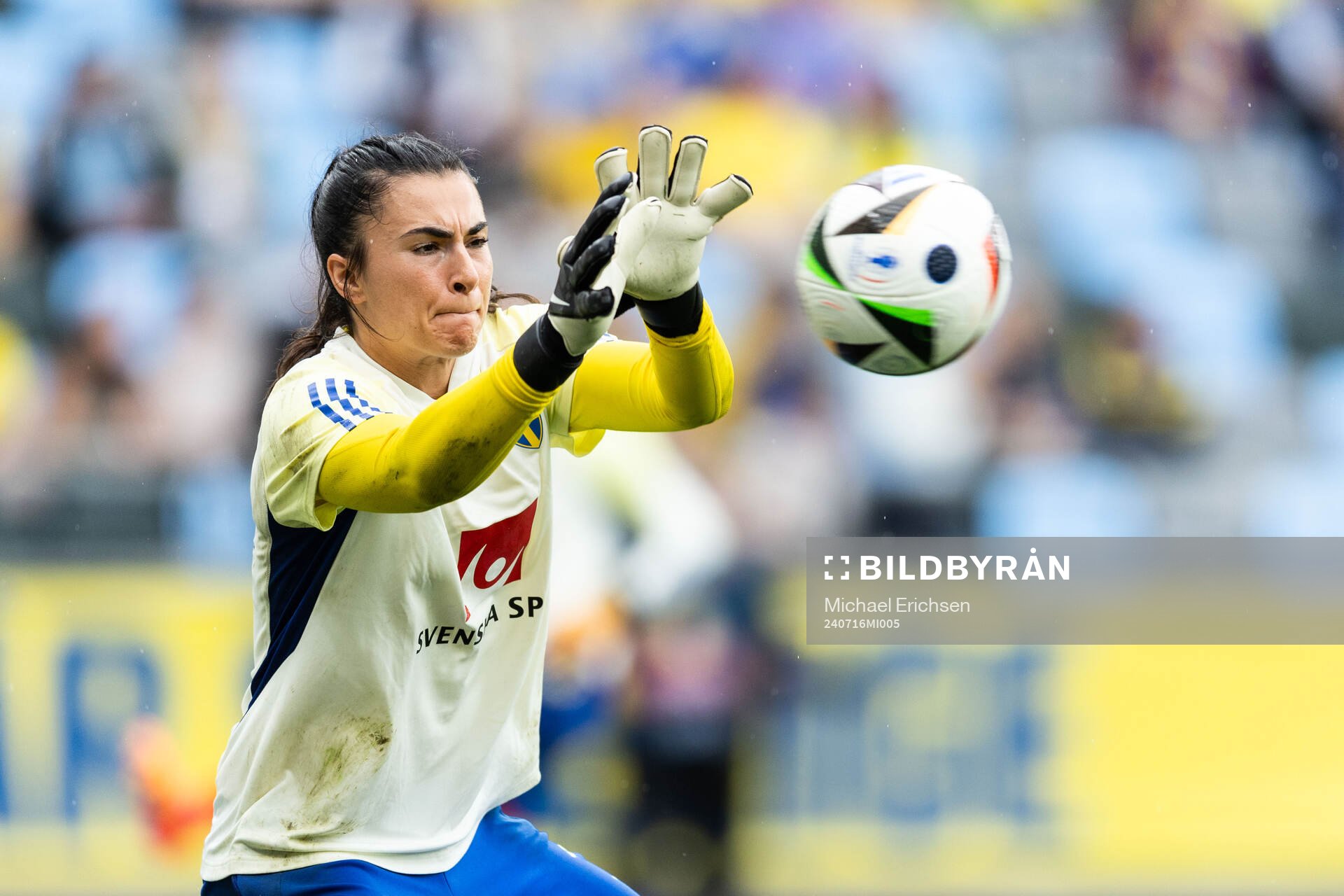 Goalkeeper Zecira Musovic of Sweden