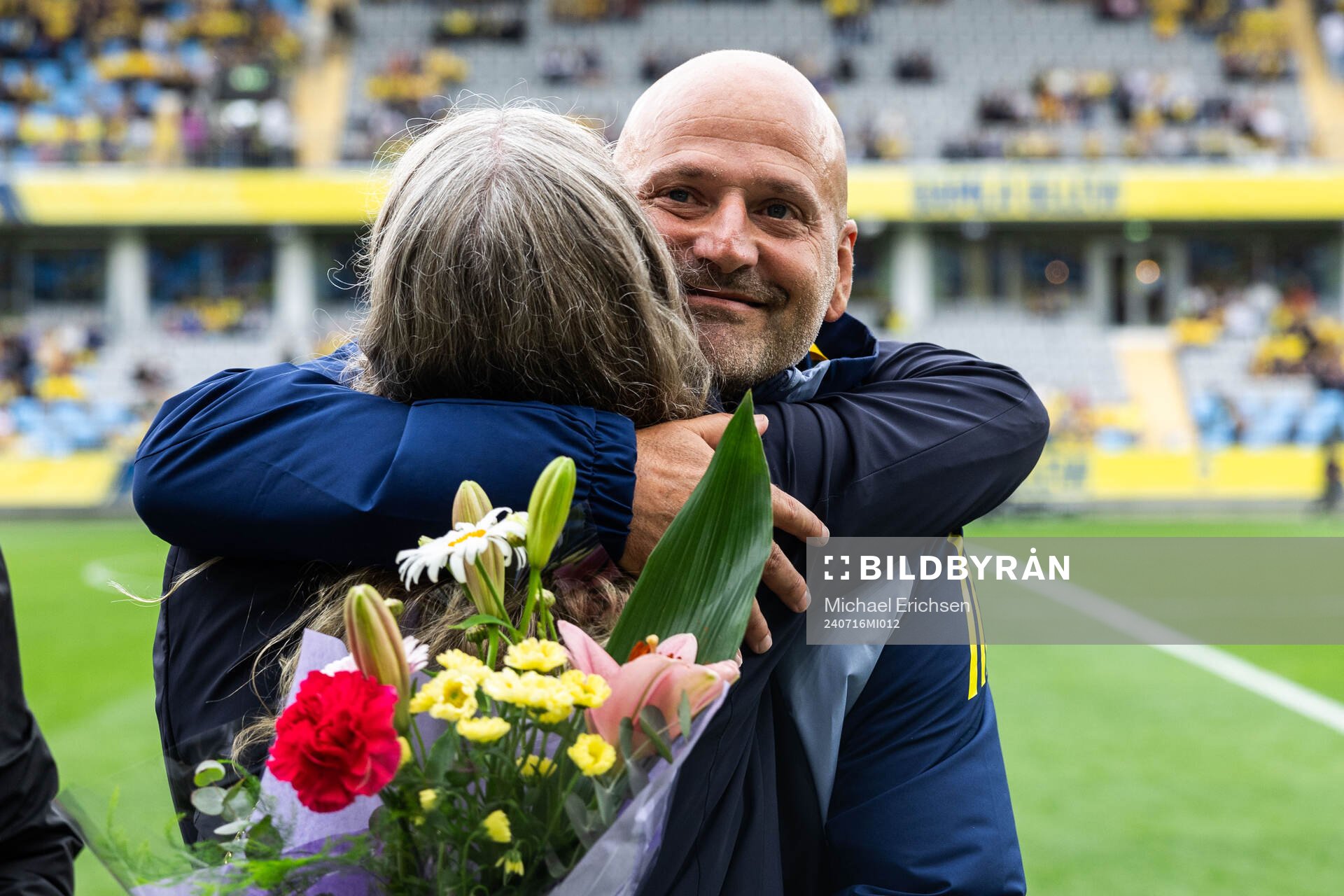 Assistant coach Magnus Wikman of Sweden is acknowledged for 100 caps by Nina Lindström ahead of the UEFA Women's Euro Qualifier football match between Sweden and England on July 16, 2024 in Göteborg.
