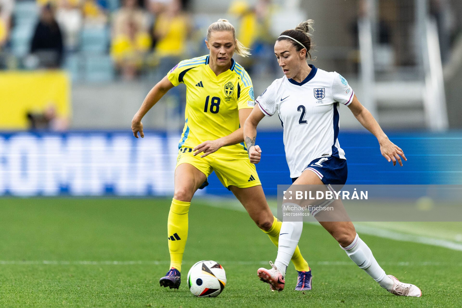 Fridolina Rolfö of Sweden and Lucy Bronze of England