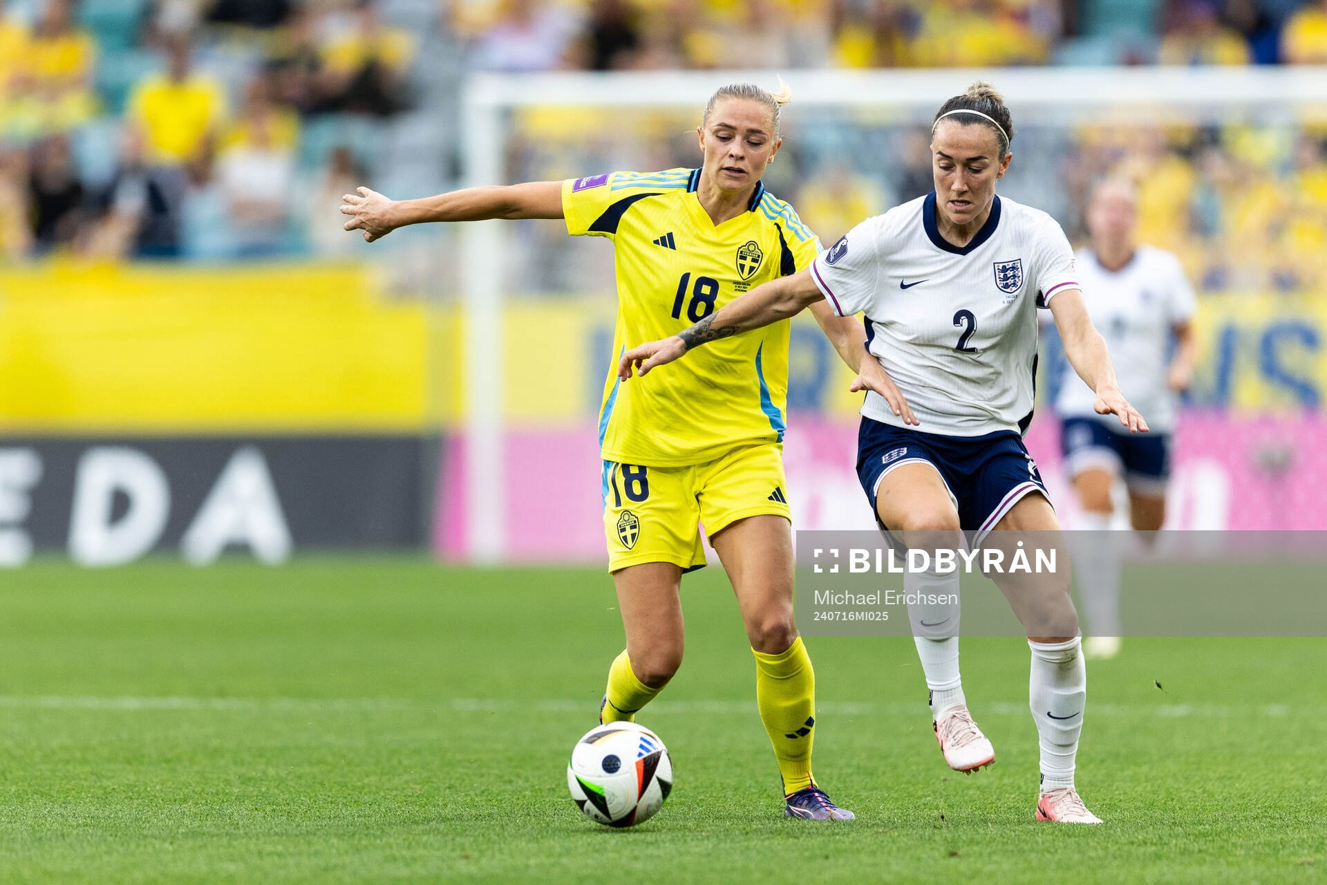 Fridolina Rolfö of Sweden and Lucy Bronze of England