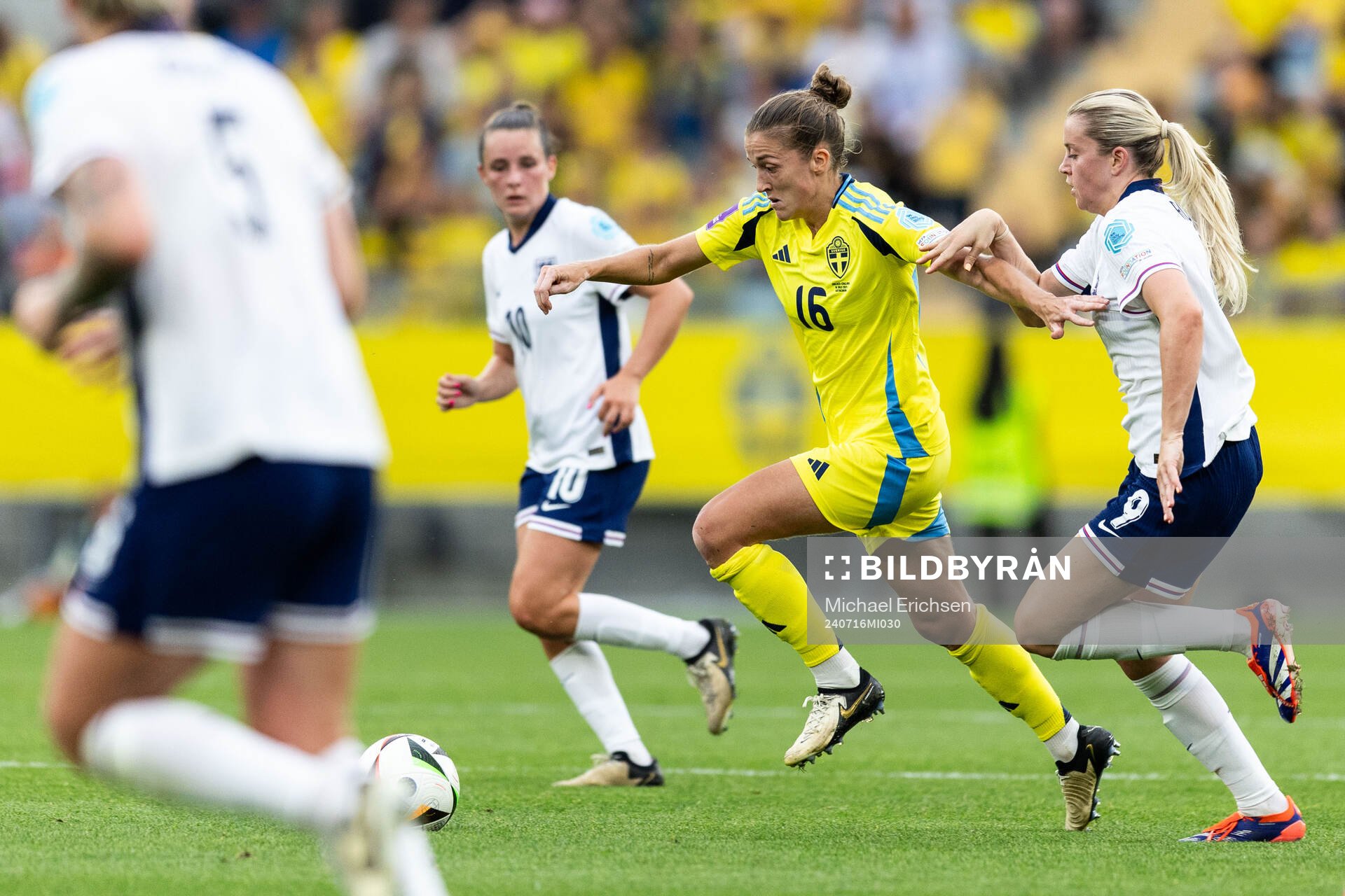 Filippa Angeldahl of Sweden and Alessia Russo of England during the UEFA Women's Euro Qualifier football match between Sweden and England on July 16, 2024 in Göteborg.
