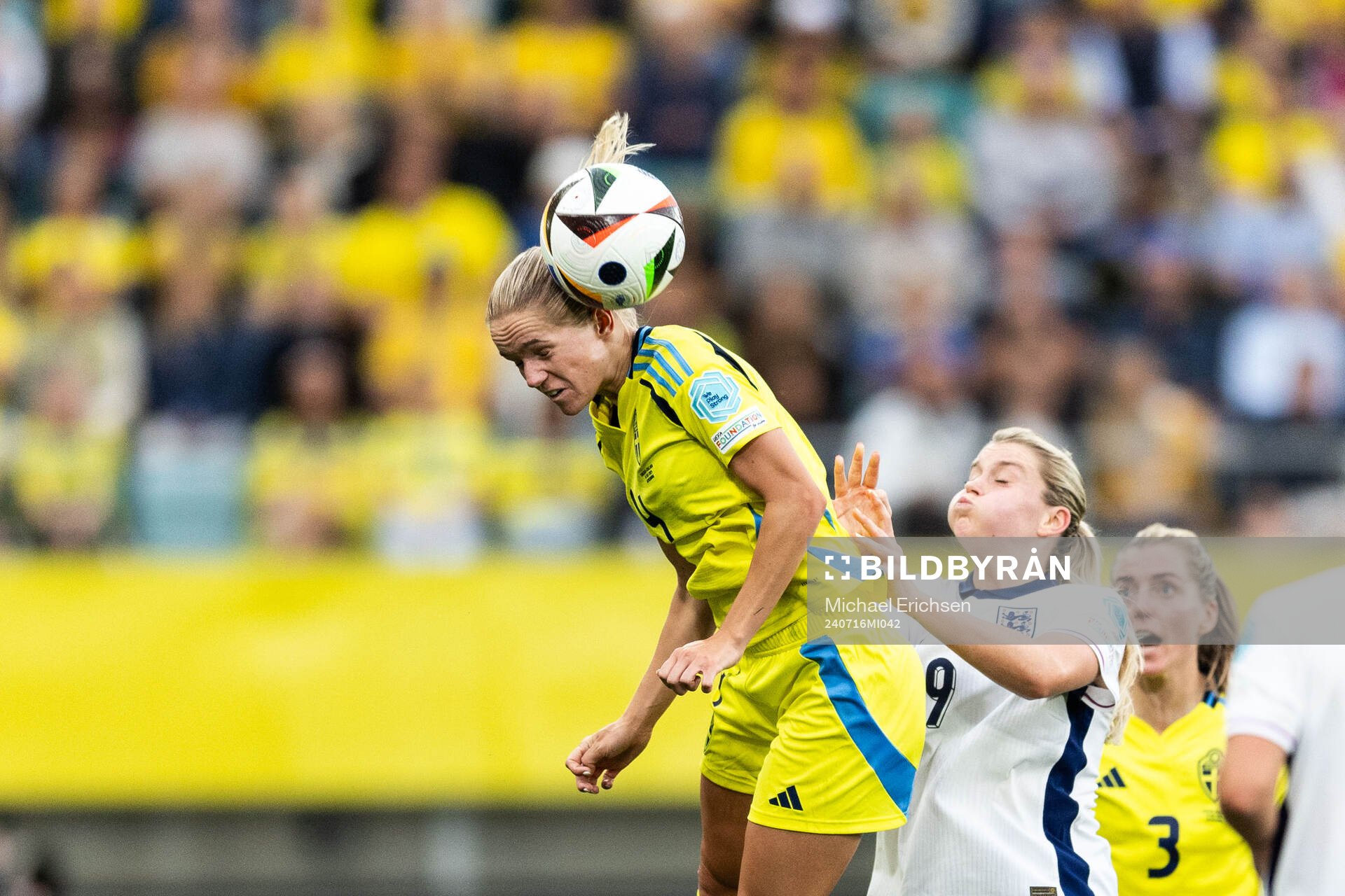 Hanna Lundkvist of Sweden and Alessia Russo of England