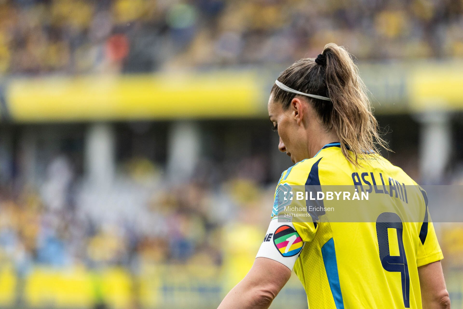 Kosovare Asllani of Sweden looks dejected