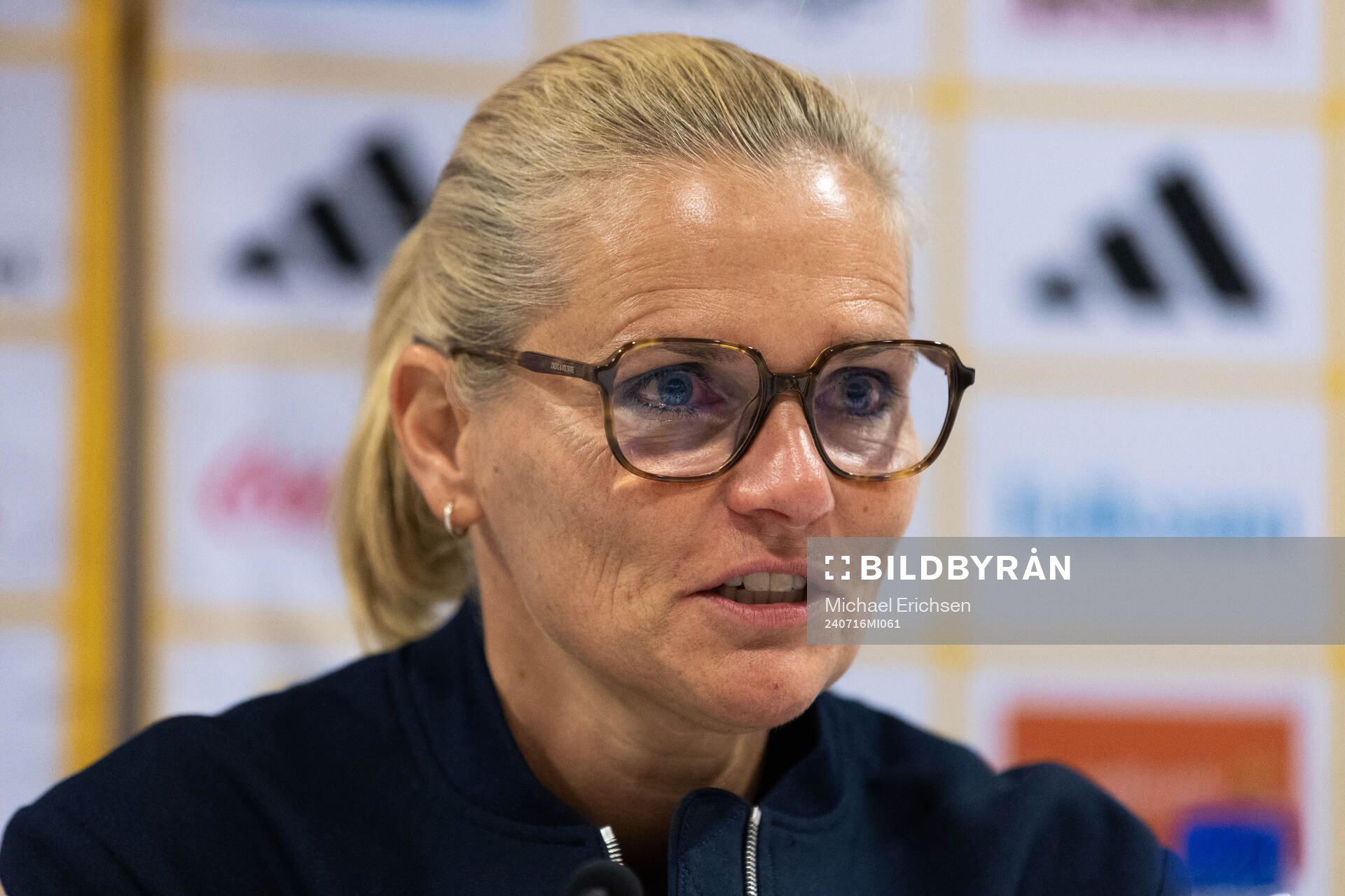 Head coach Sarina Wiegman of England