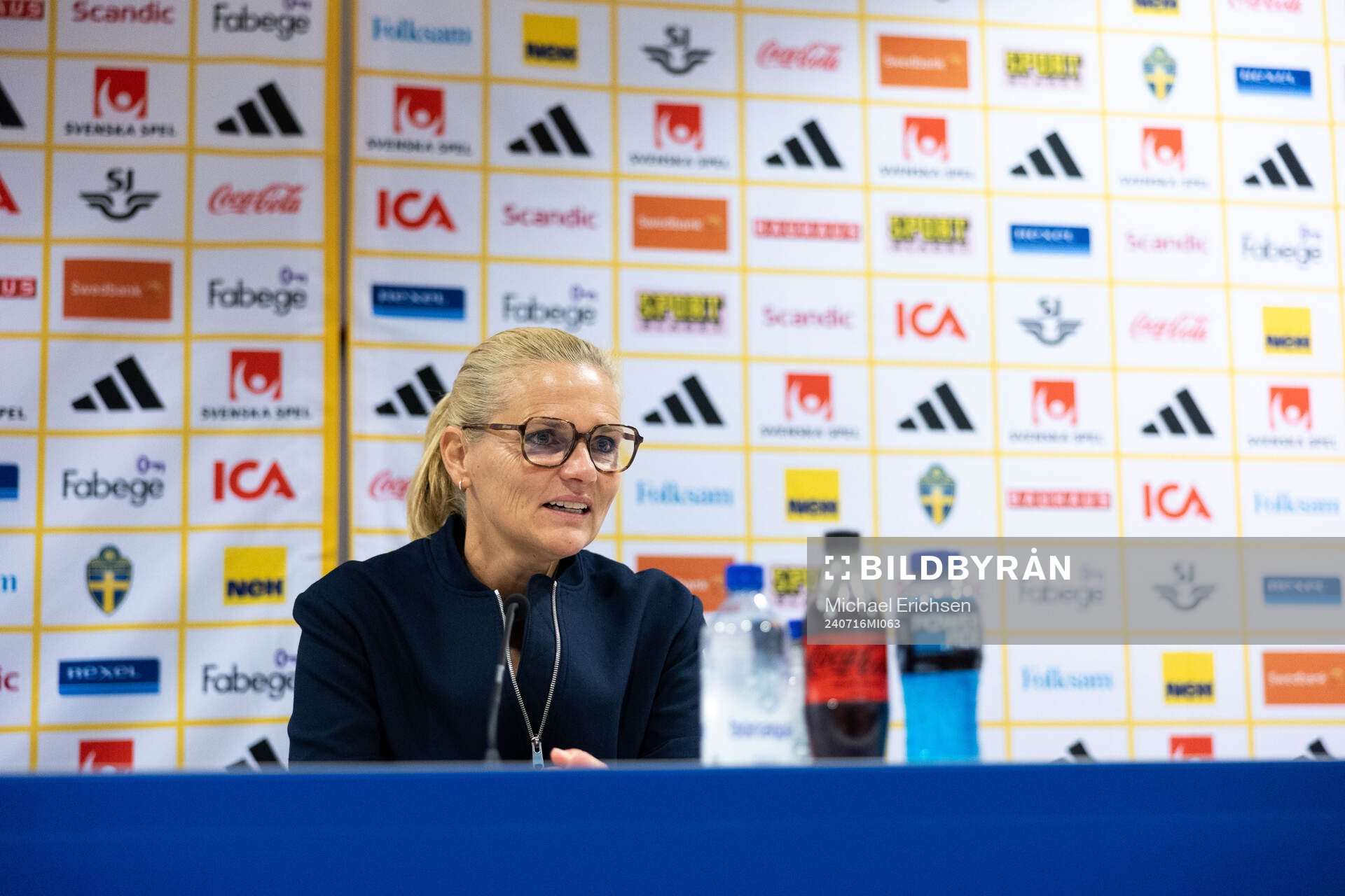 Head coach Sarina Wiegman of England