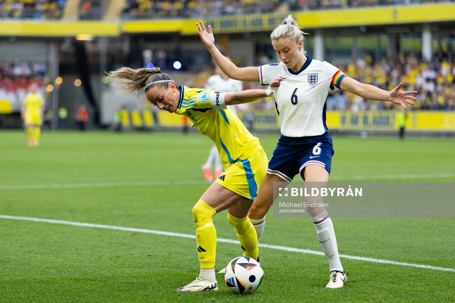 Kosovare Asllani of Sweden and Leah Williamson of England