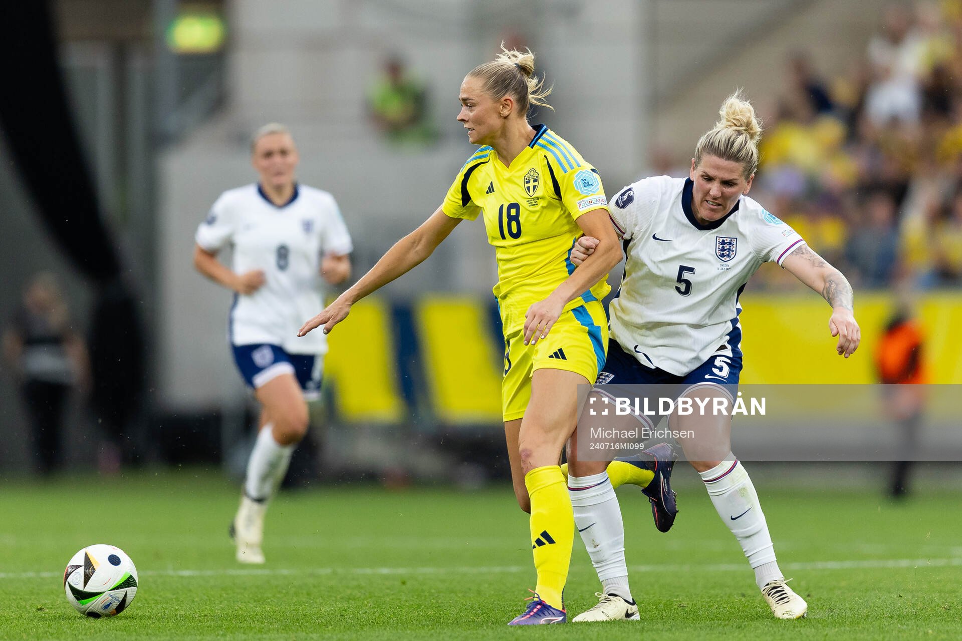 Fridolina Rolfö of Sweden and Millie Bright of England