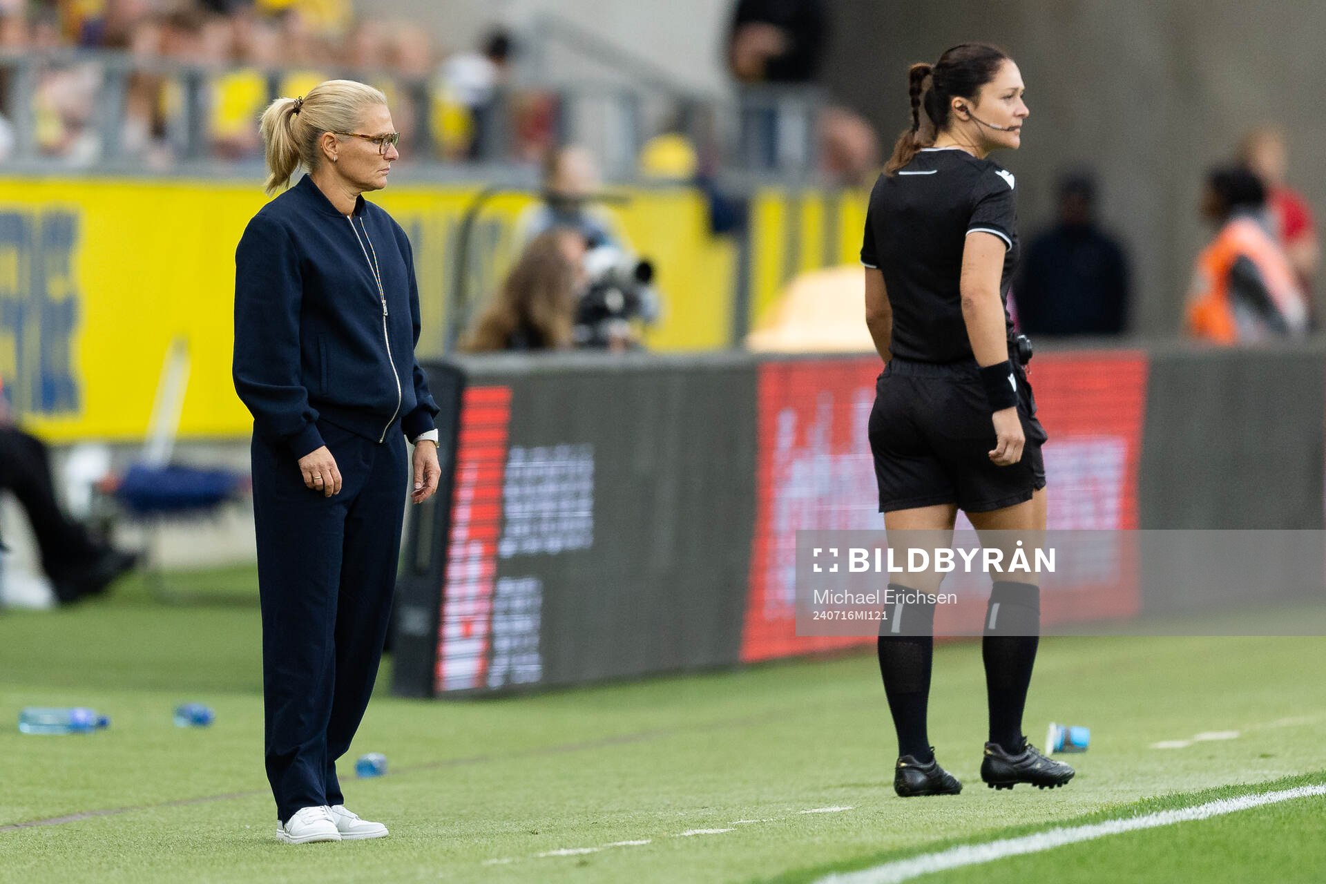 Head coach Sarina Wiegman of England