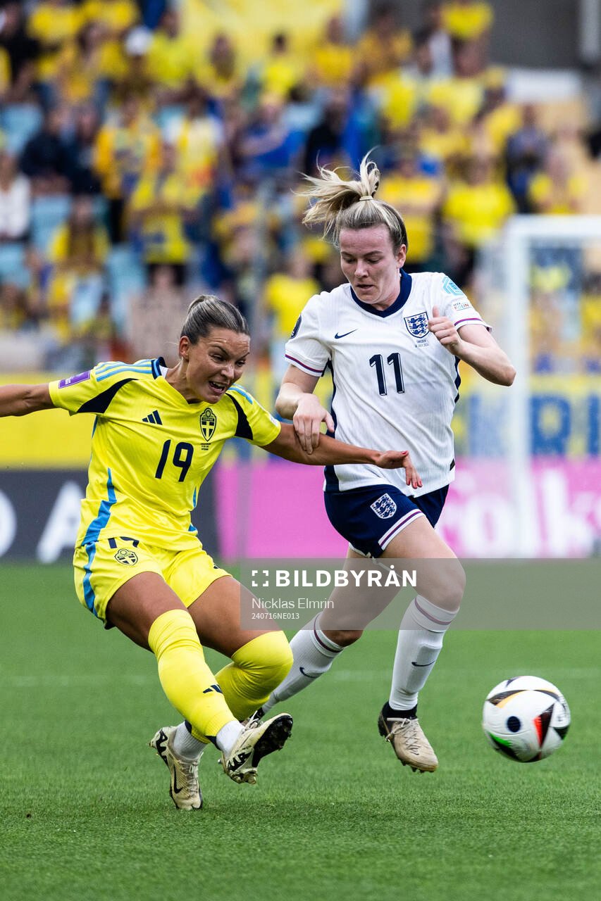 Johanna Rytting Kaneryd of Sweden and Lauren Hemp of England