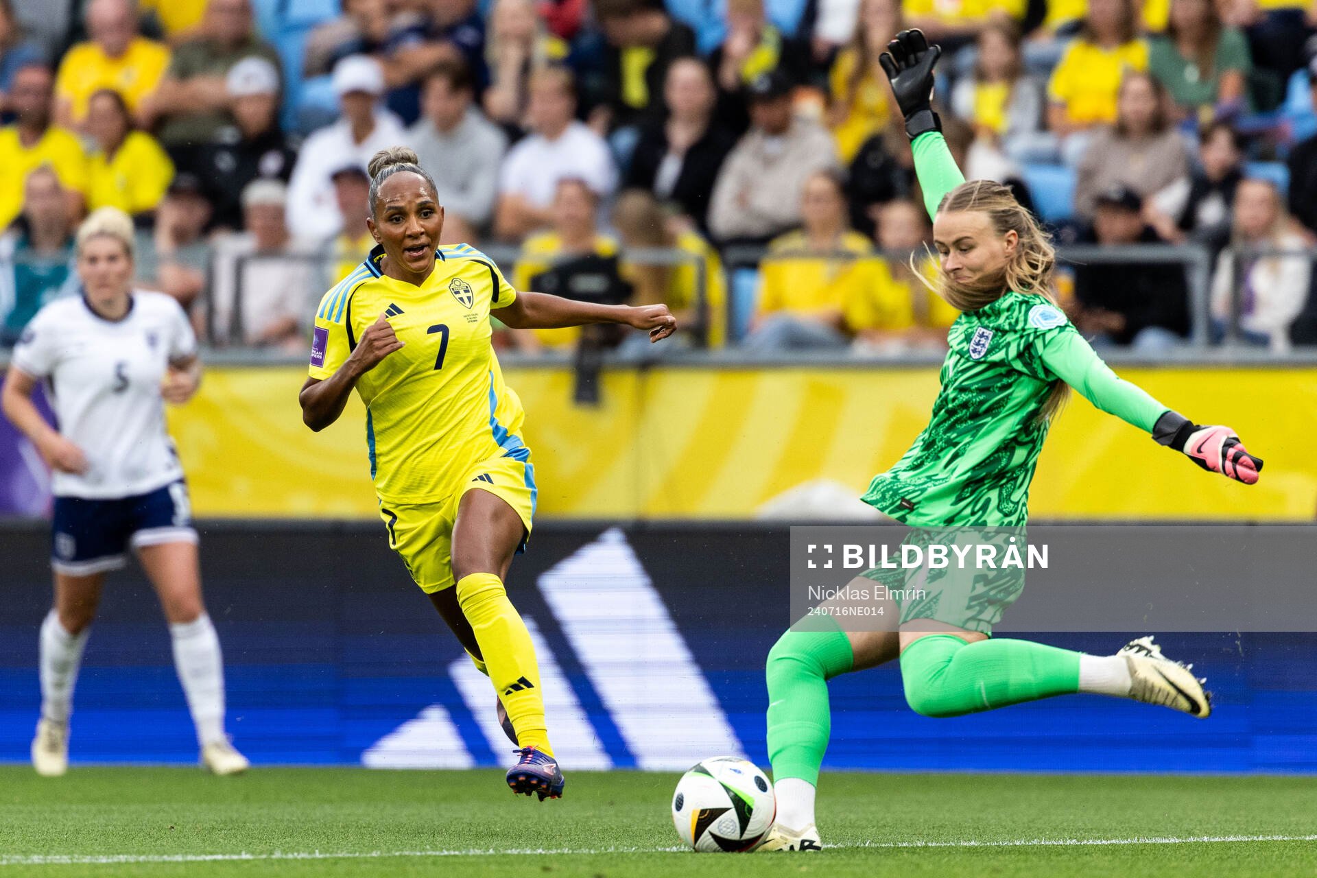 Madelen Janogy of Sweden and goalkeeper Hannah Hampton of