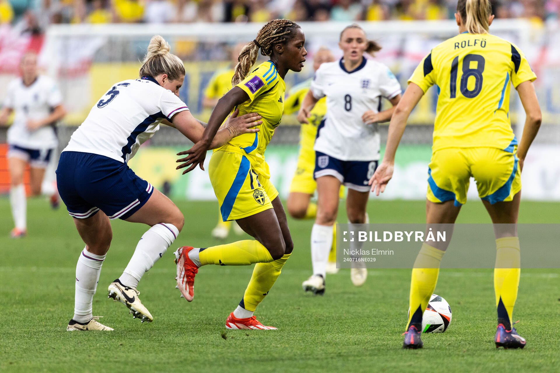 Millie Bright of England and Evelyn Ijeh of Sweden