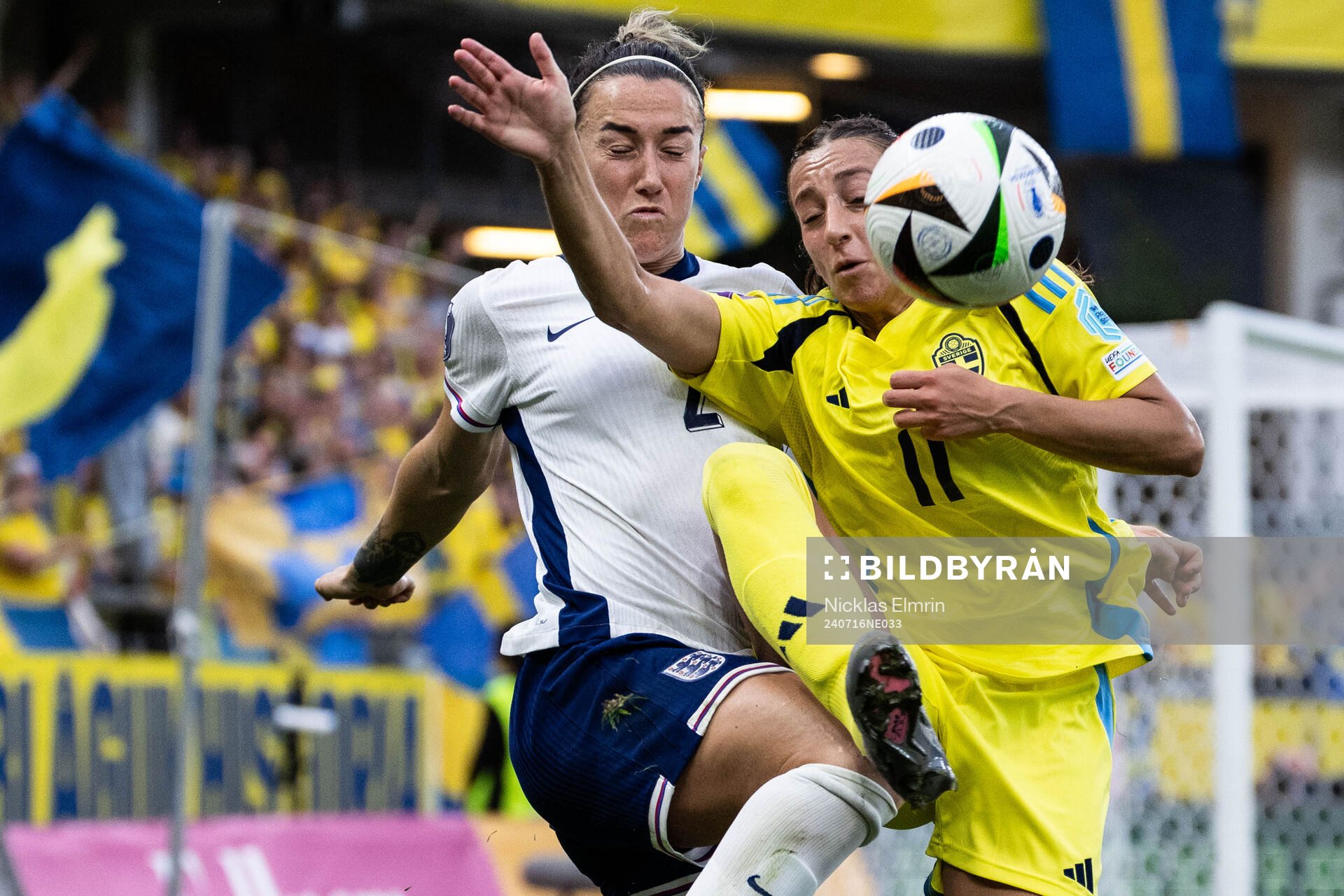 Lucy Bronze of England and Rusul Rosa Kafaji of Sweden