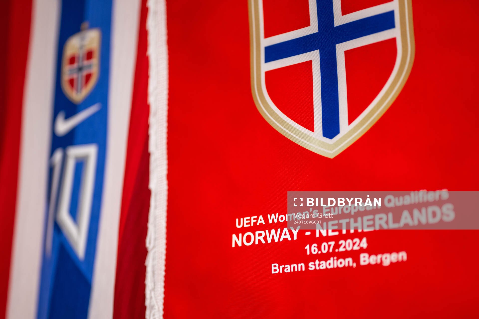 The pennant of Norway in the dressing room