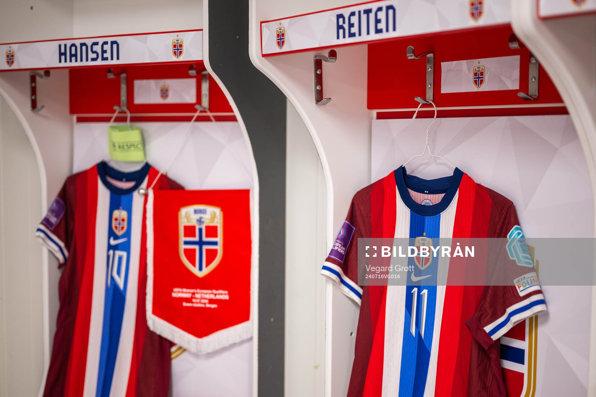 The kits of Caroline Graham Hansen and Guro Reiten of