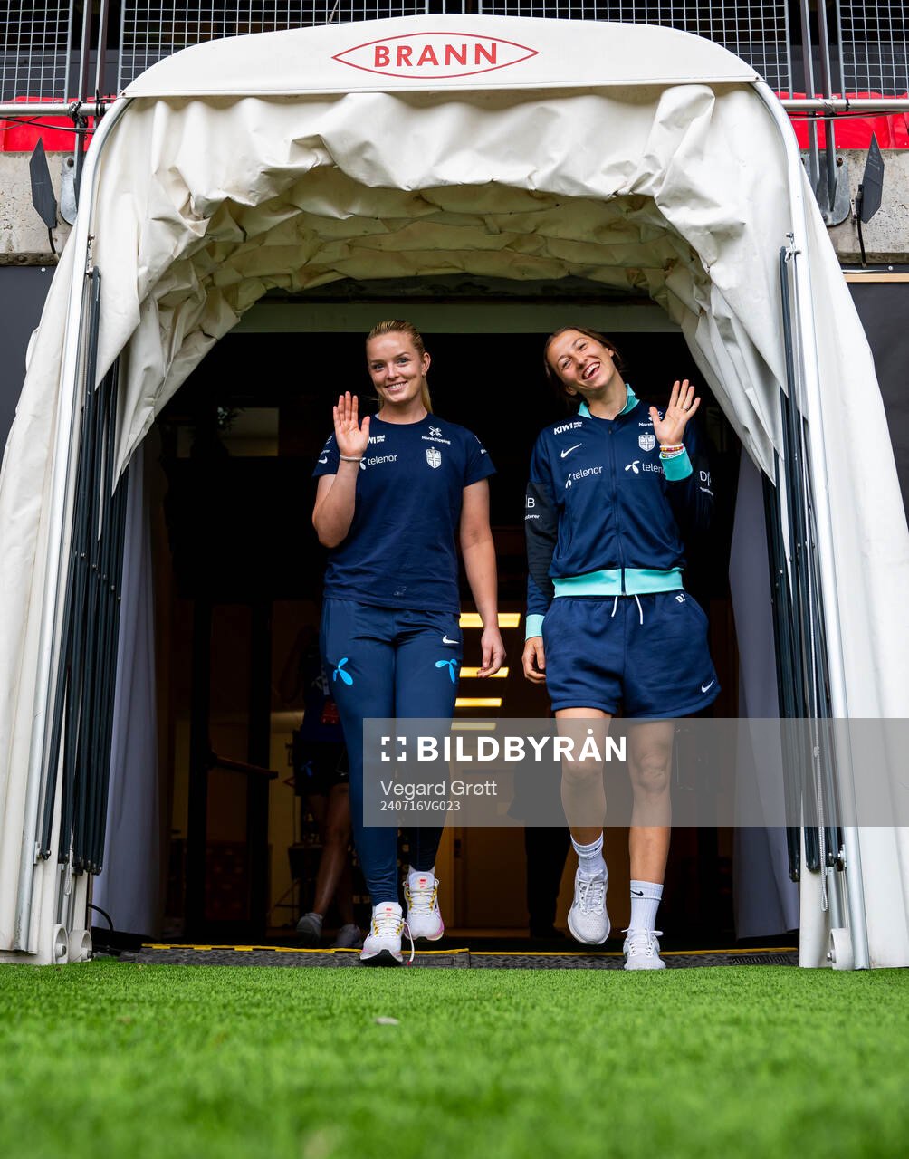 Goalkeeper Guro Pettersen and goalkeeper Cecilie
