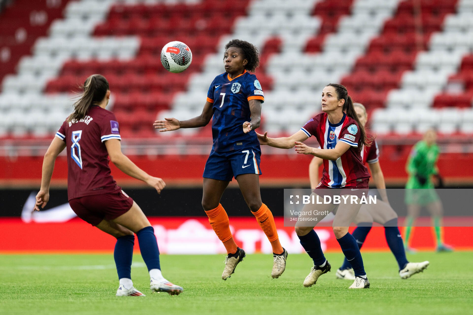 Lineth Beerensteyn of Netherlands and Tuva Hansen of Norway