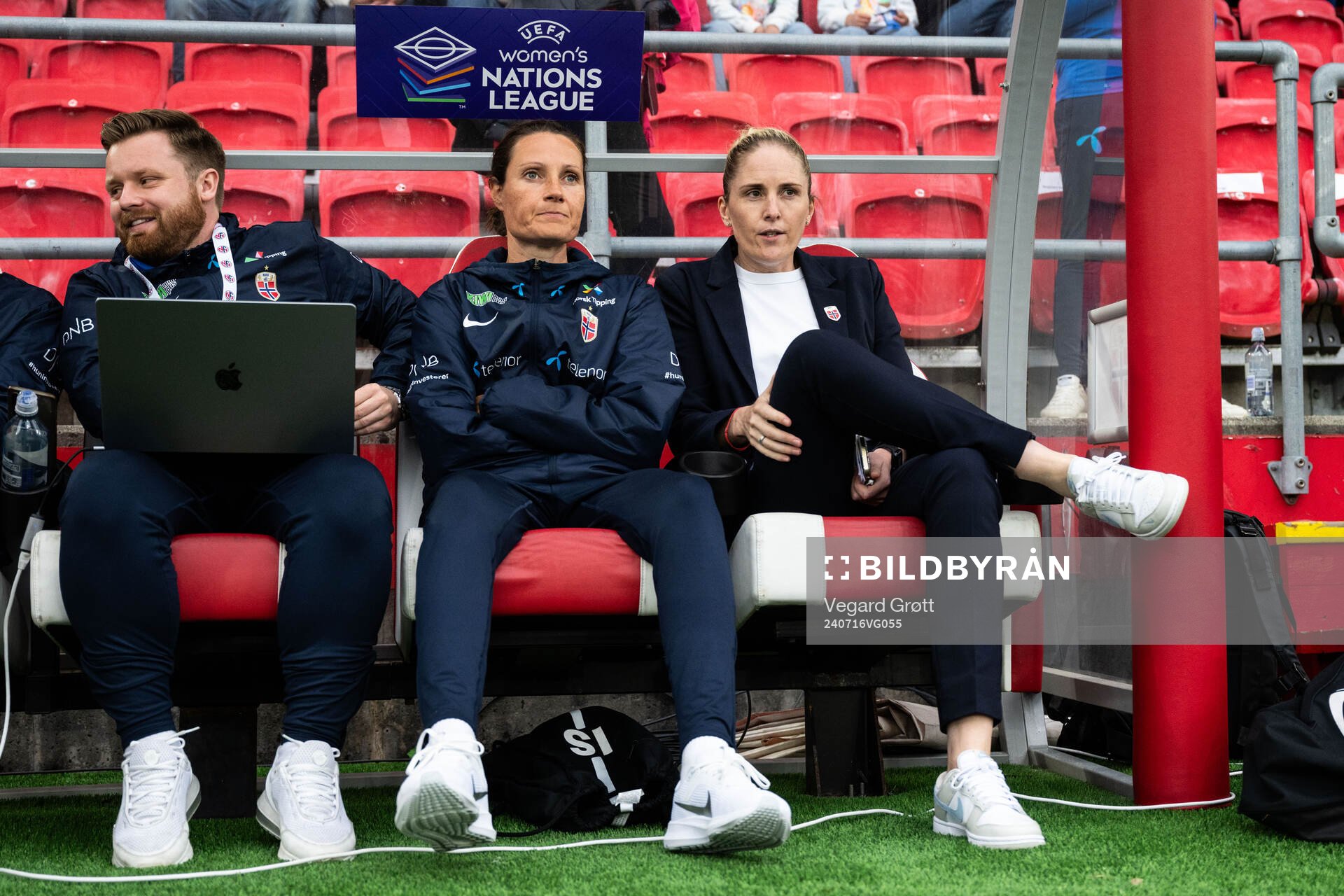 Ingvild Stensland, assistant coach, and Gemma Grainger,