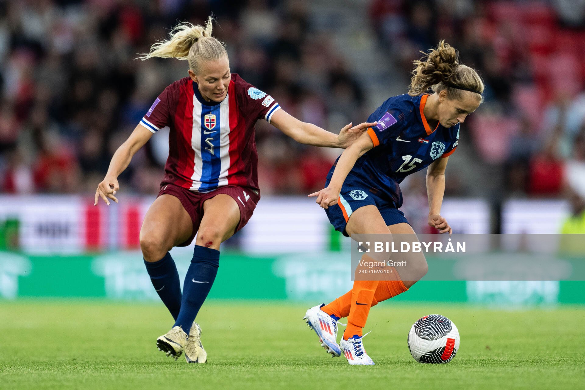 Guro Bergsvand of Norway and Katja Snoeijs of Netherlands
