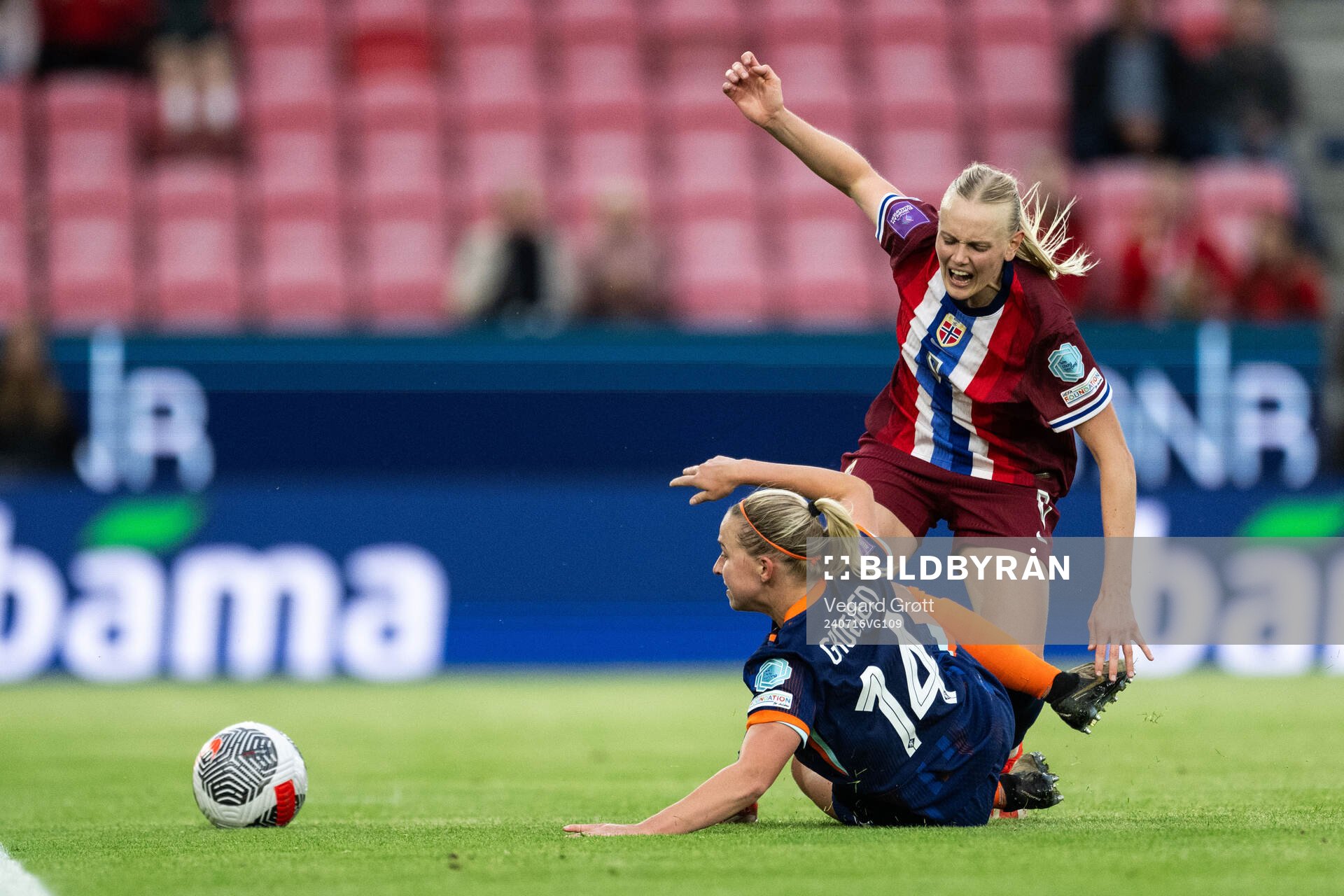 Jackie Groenen of Netherlands and Karina Sævik of Norway during the UEFA Women's Euro Qualifier football match between Norway and Netherlands on July 16, 2024 in Bergen. 