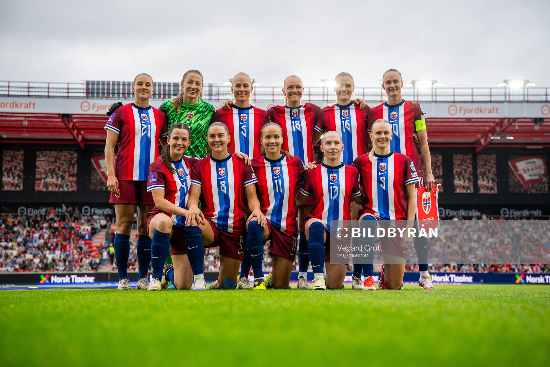 The starting eleven of Norway pose for a team photo