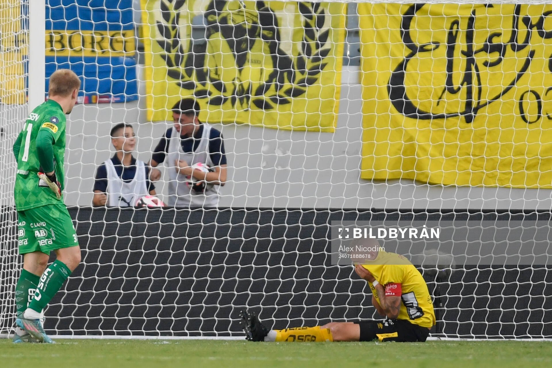 Goalkeeper Isak Pettersson and Sebastian Holmen of Elfsborg