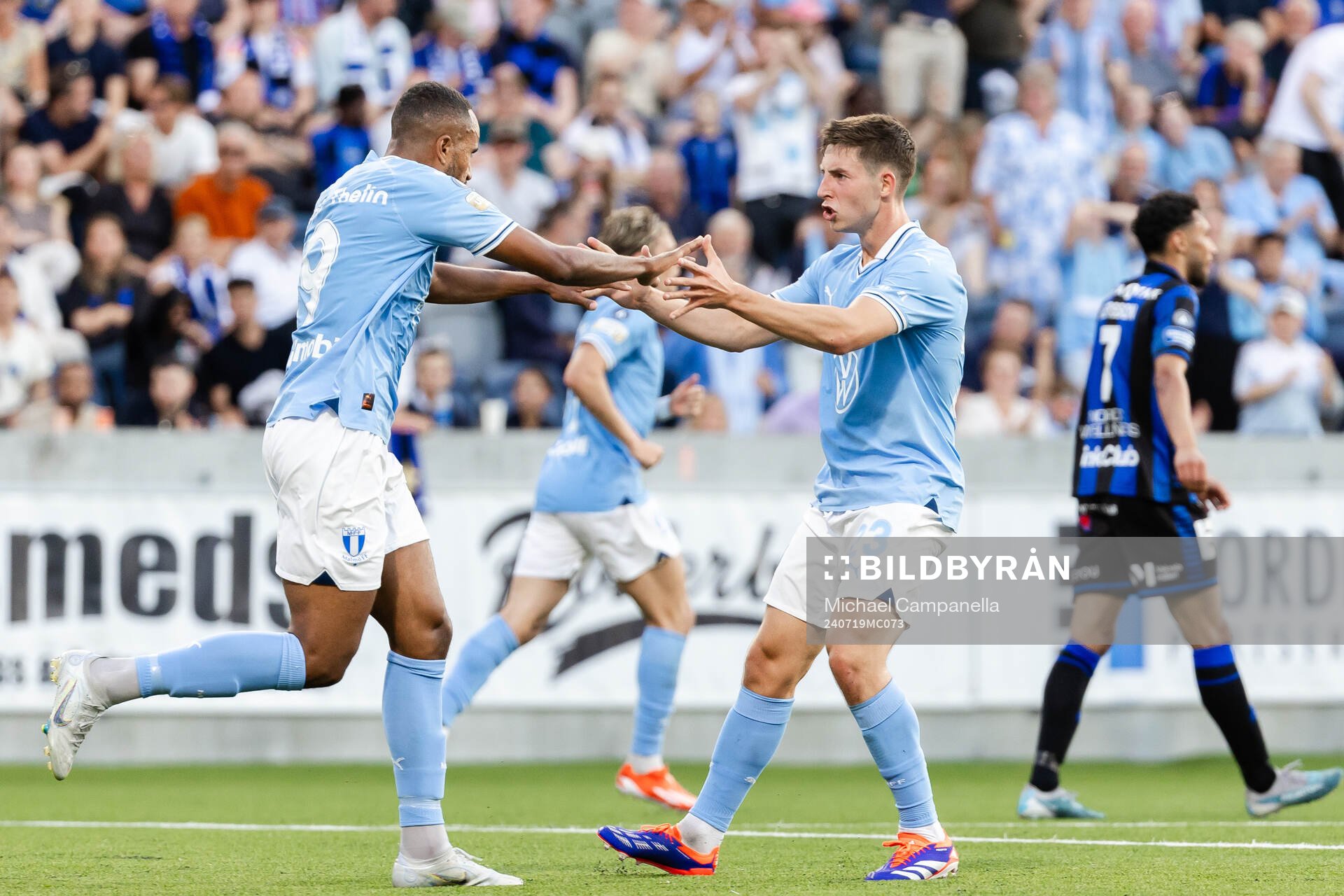 Malmö FFs Isaac Kiese Thelin och Lasse Berg Johnsen jublar