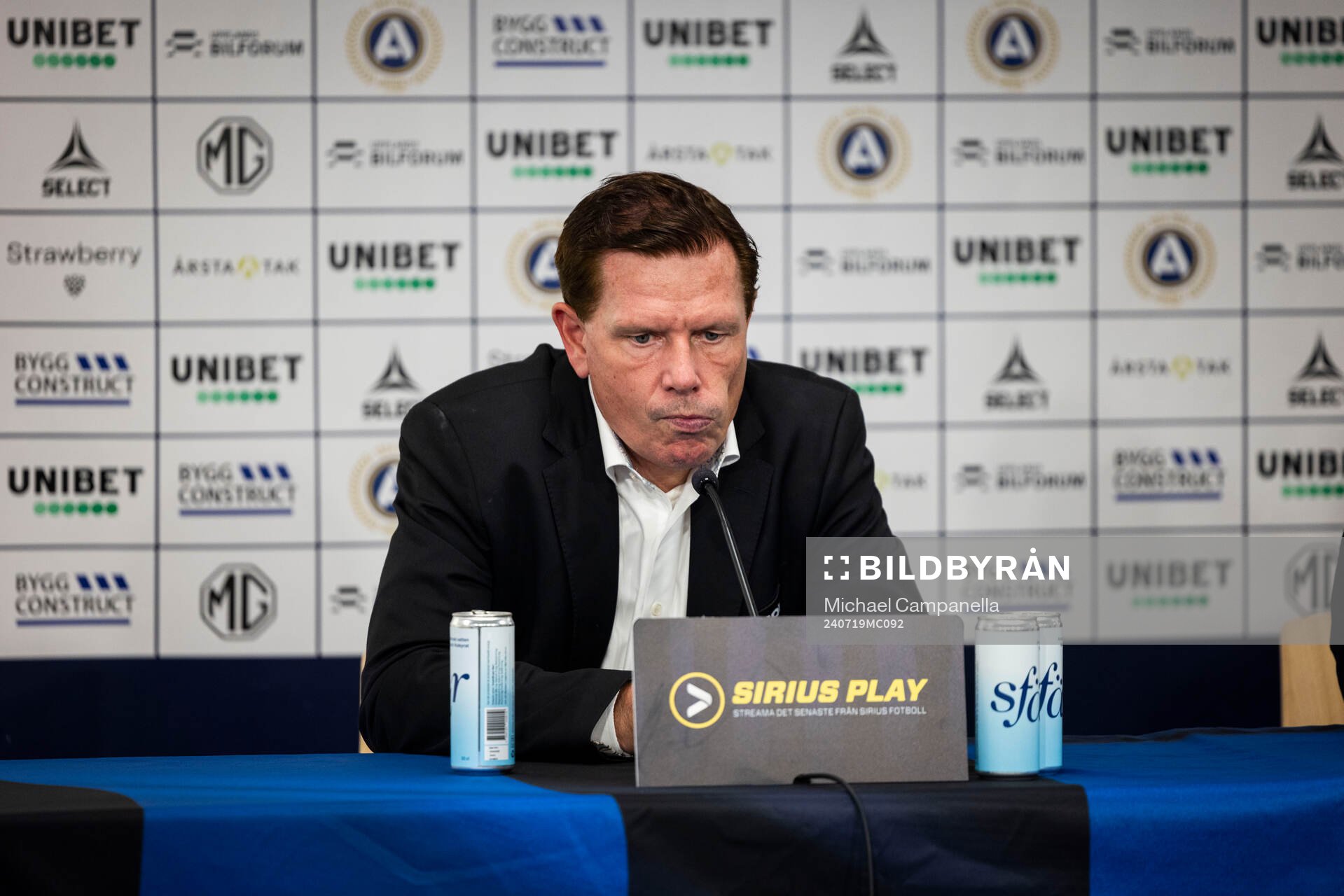 Sirius tränare Christer Mattiasson vid en presskonferens efter fotbollsmatchen i Allsvenskan mellan Sirius och Malmö FF den 19 juli 2024 i Uppsala.