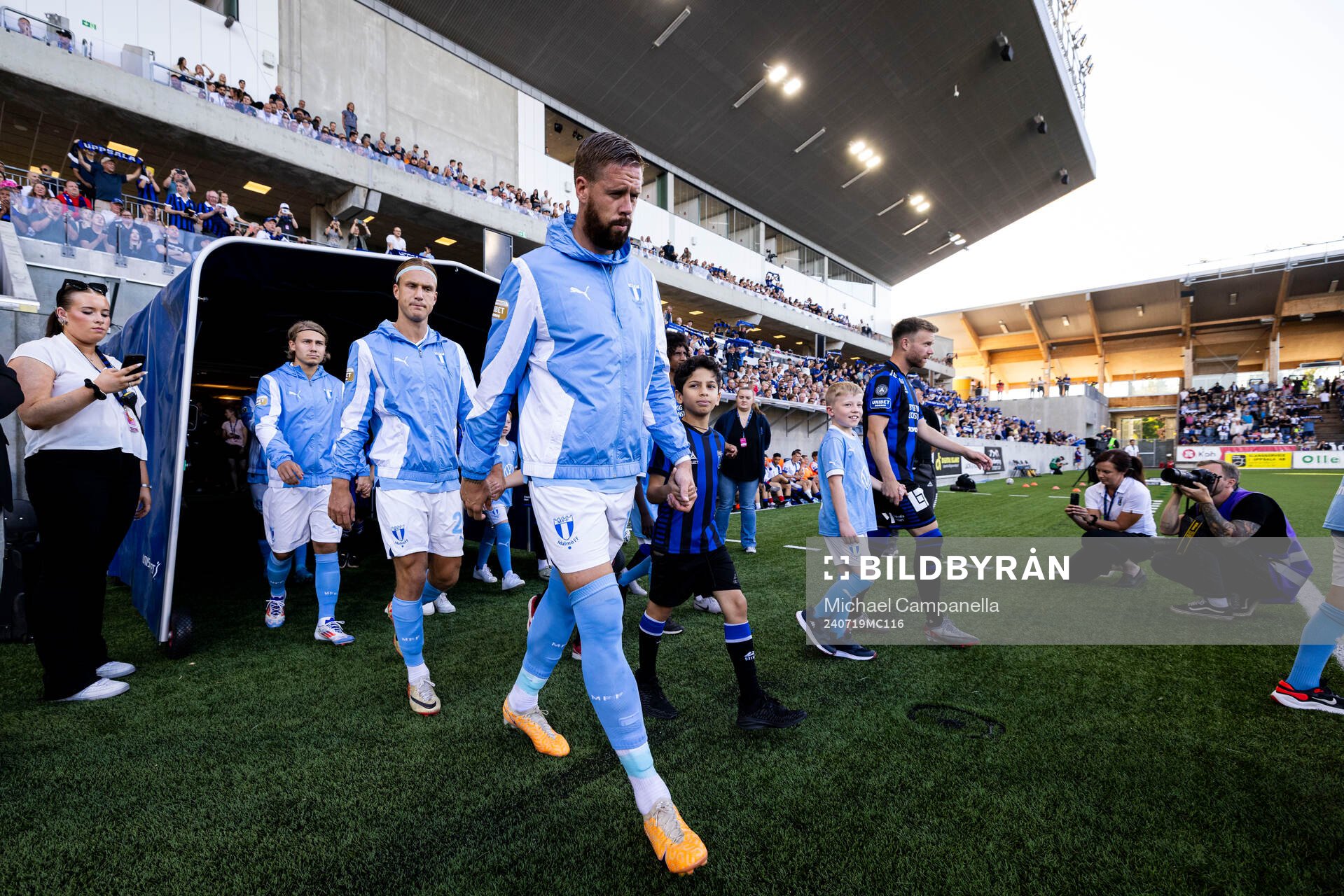 Malmö FFs Pontus Jansson innan fotbollsmatchen i