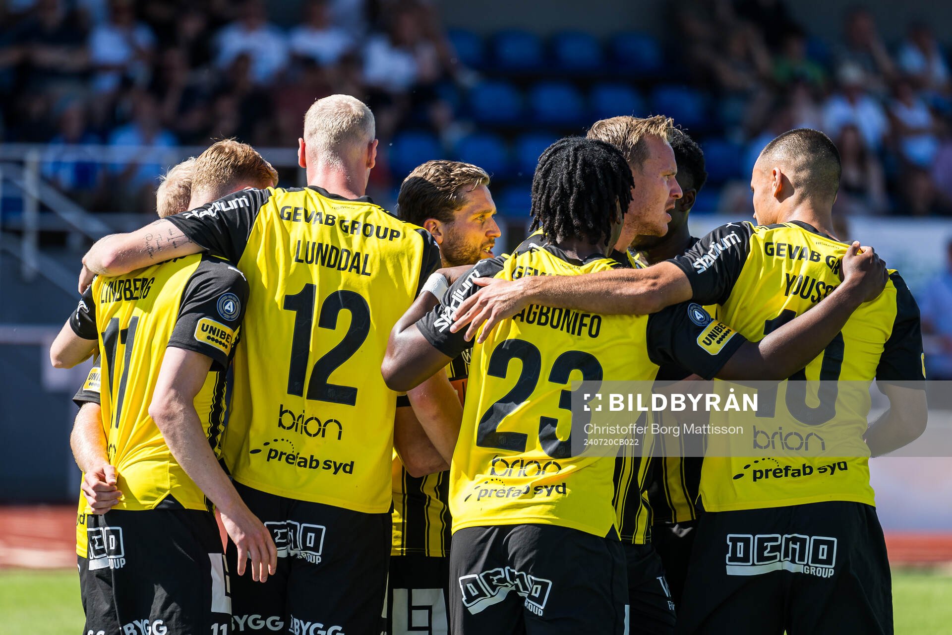 Häckens spelare jublar
