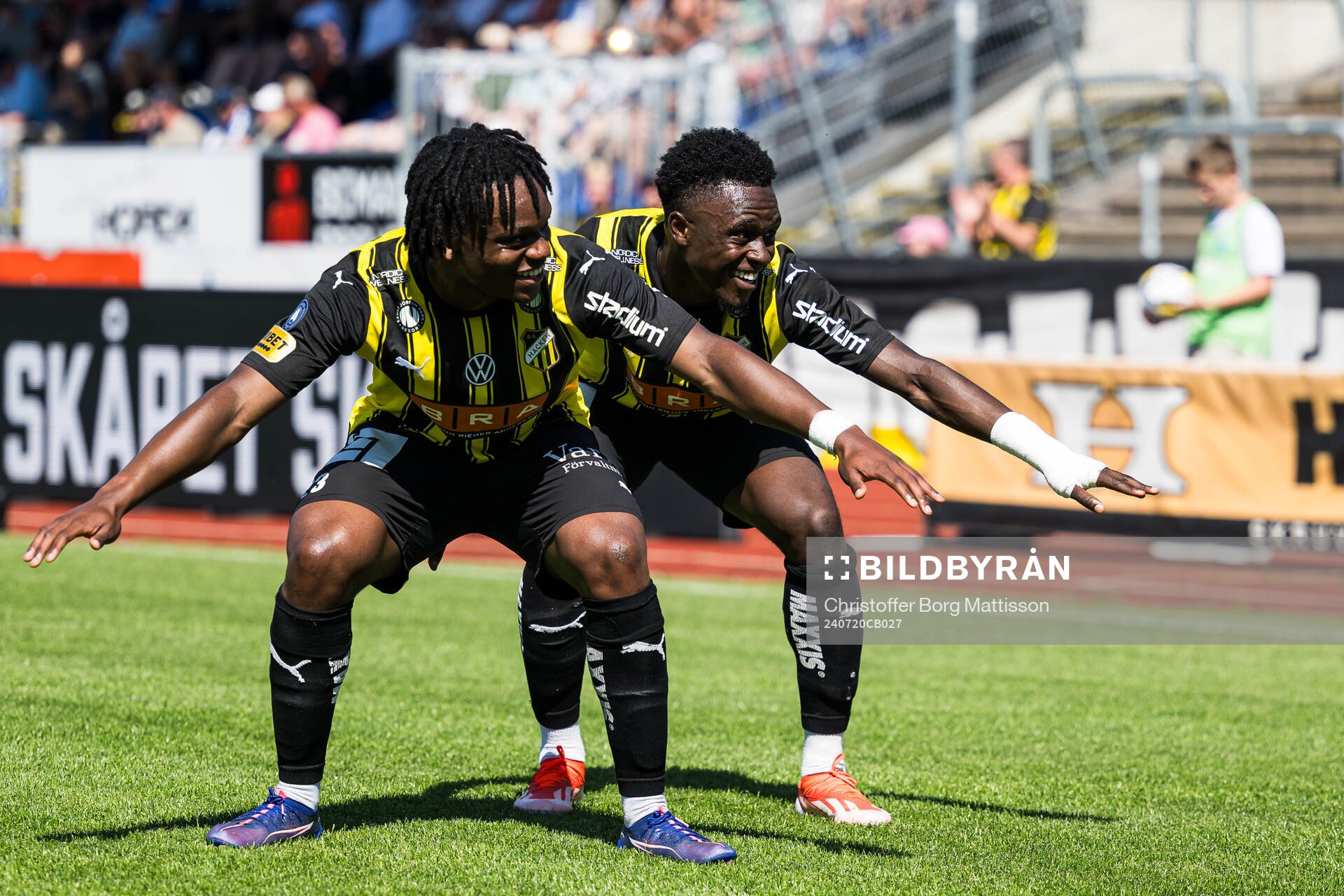 Häckens Jeremy Agbonifo och Zeidane Inoussa jublar