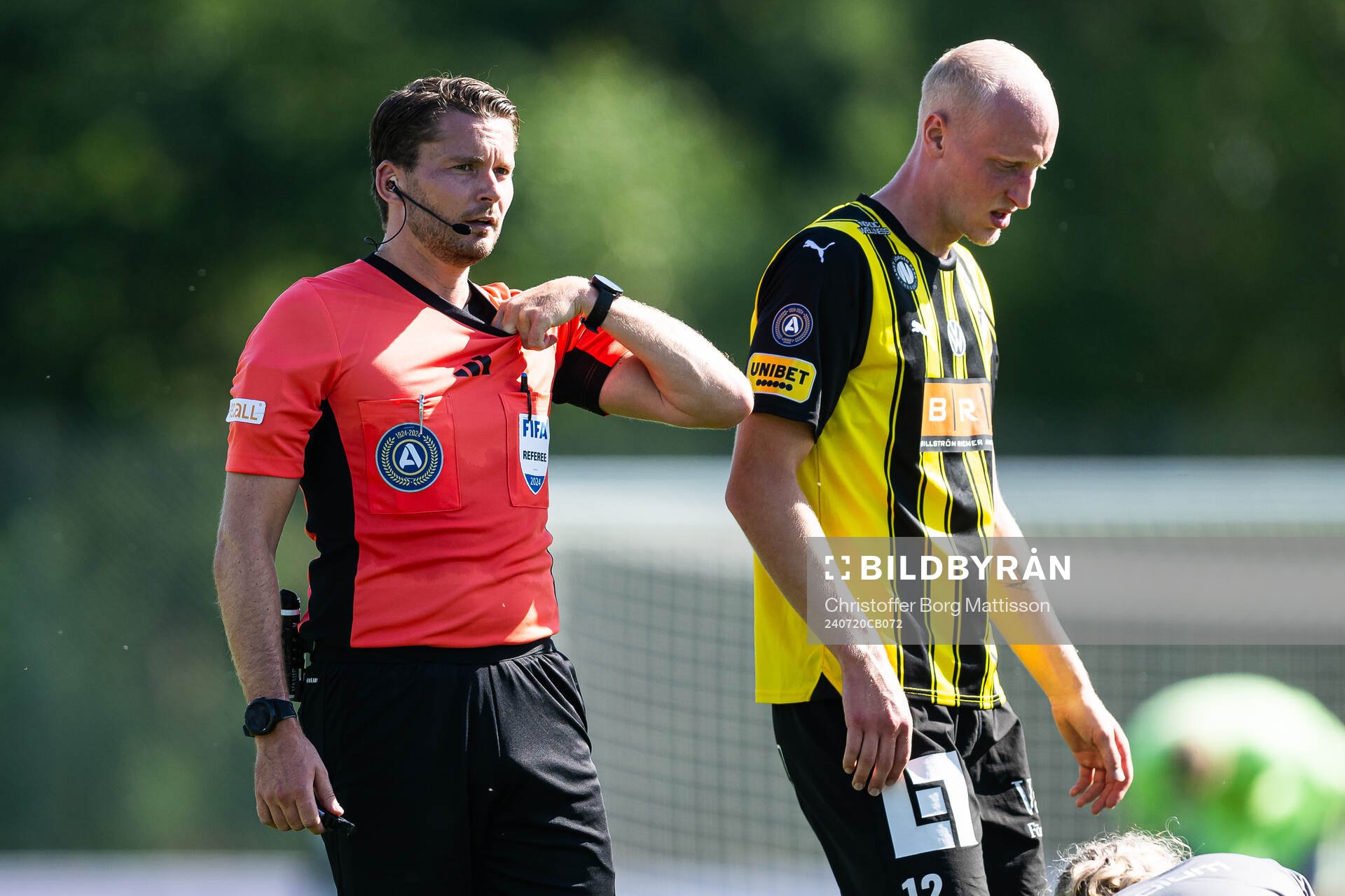 Domare Joakim Östling och Häckens Valgeir Lunddal