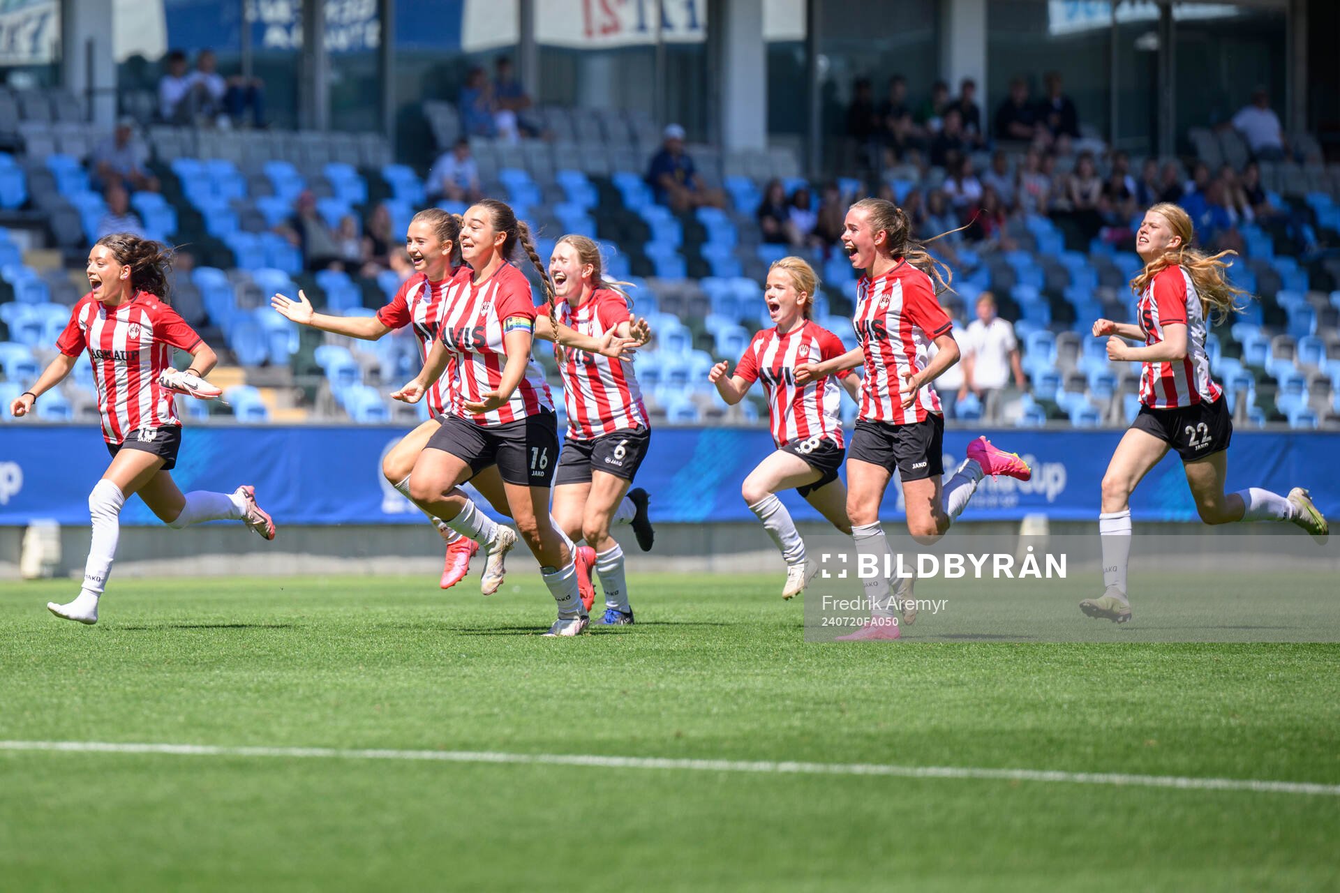 Throtturs spelare jublar efter segern i G16 finalen mellan Throttur och Lerums IS under finalerna i Gothia Cup den 20 juli 2024 i Göteborg. 