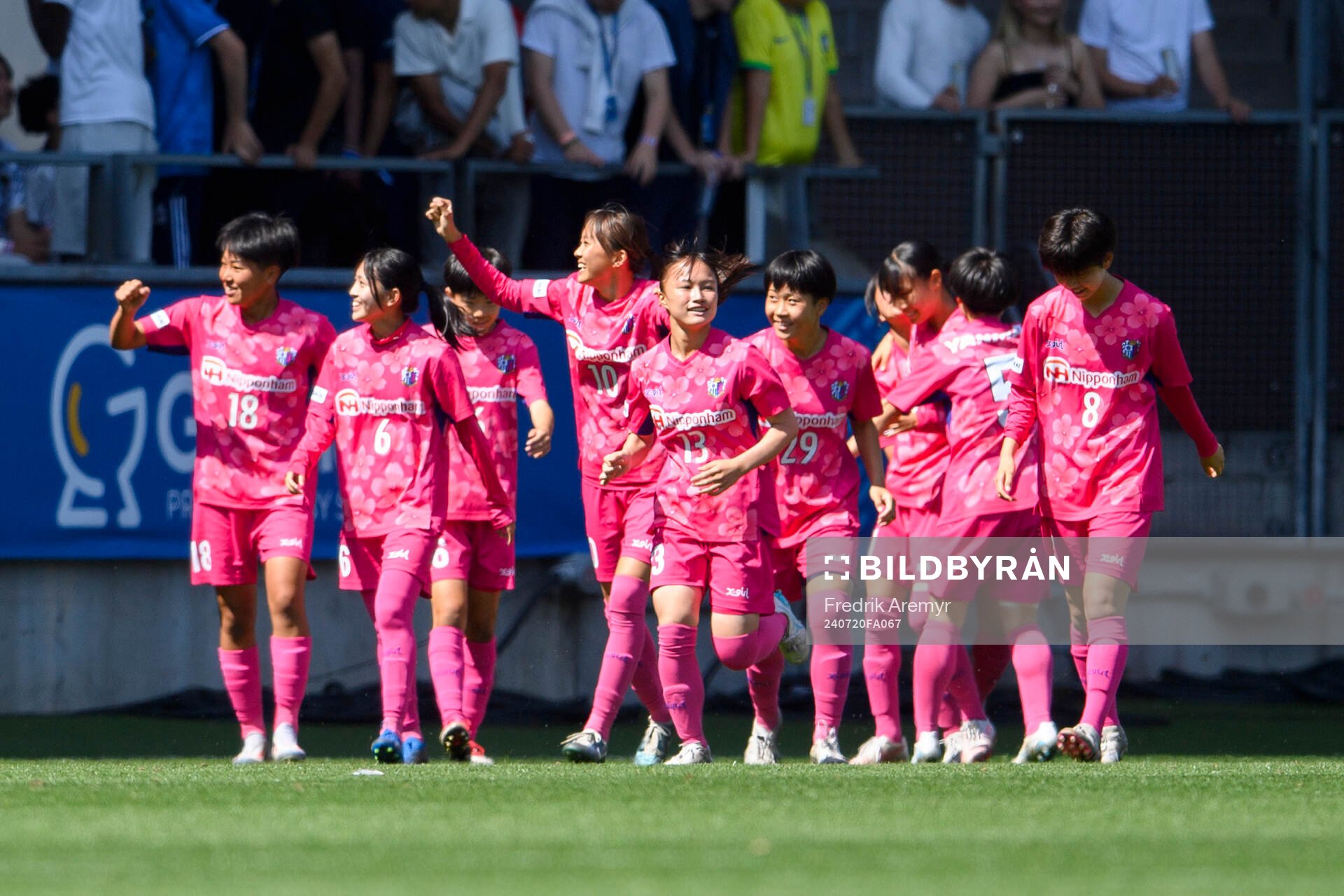 Cerezo Osakas spelare jublar