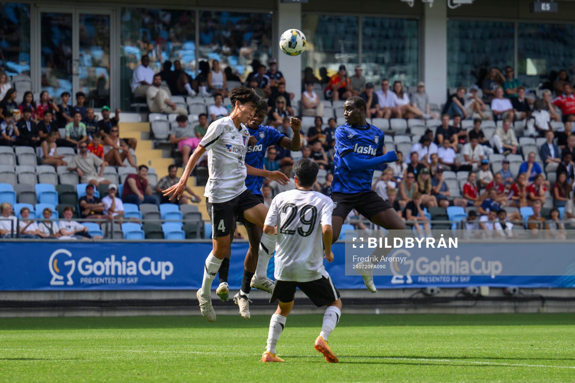under B17E finalen mellan Sporting Lagos  och FC Tokyo